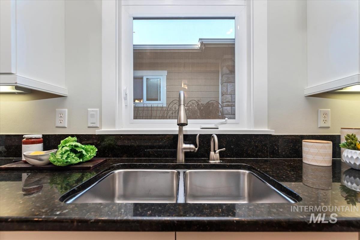 3076 S Rookery Ln, Boise, Idaho 83706, 2 Bedrooms, 2 Bathrooms, Residential For Sale, Price $885,000,MLS 98976222