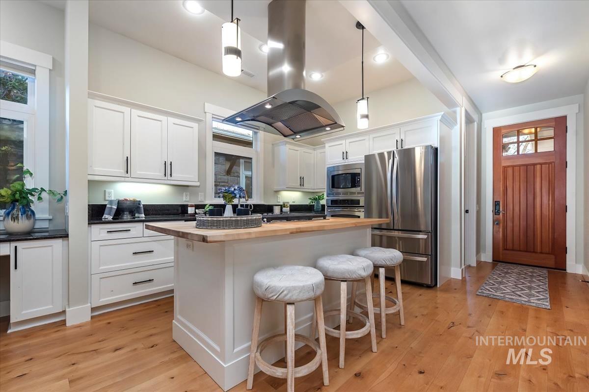 3076 S Rookery Ln, Boise, Idaho 83706, 2 Bedrooms, 2 Bathrooms, Residential For Sale, Price $885,000,MLS 98976222