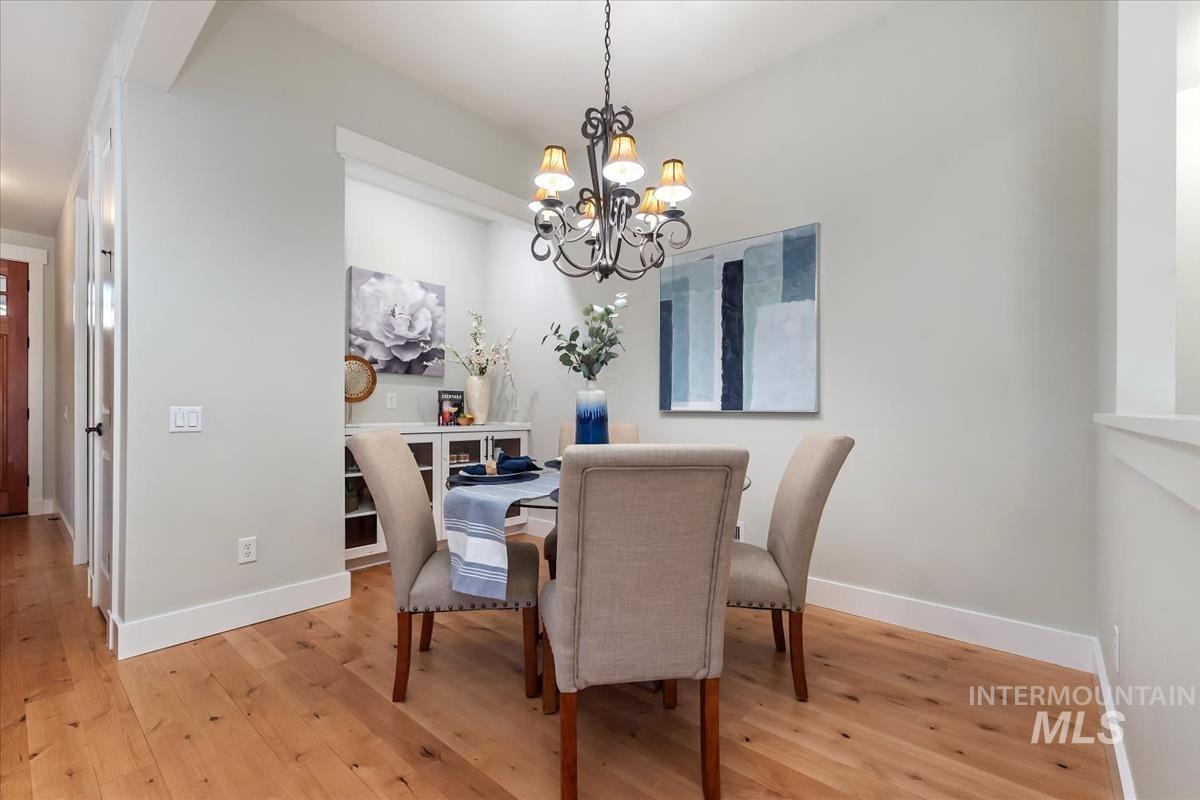 3076 S Rookery Ln, Boise, Idaho 83706, 2 Bedrooms, 2 Bathrooms, Residential For Sale, Price $885,000,MLS 98976222