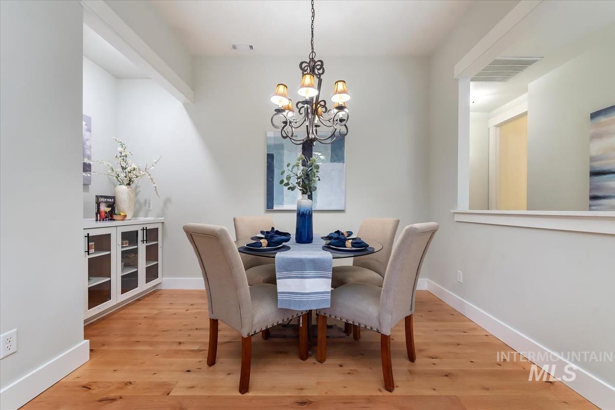 3076 S Rookery Ln, Boise, Idaho 83706, 2 Bedrooms, 2 Bathrooms, Residential For Sale, Price $885,000,MLS 98976222