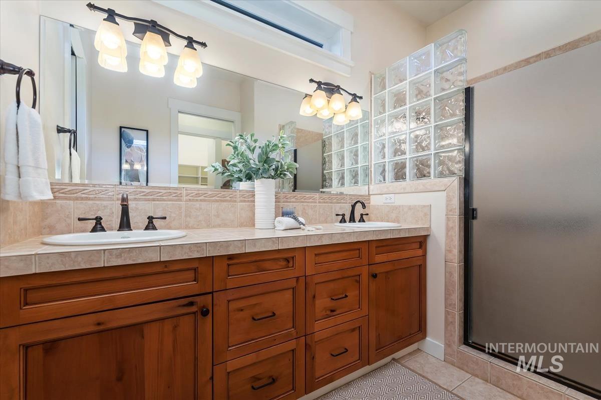 3076 S Rookery Ln, Boise, Idaho 83706, 2 Bedrooms, 2 Bathrooms, Residential For Sale, Price $885,000,MLS 98976222