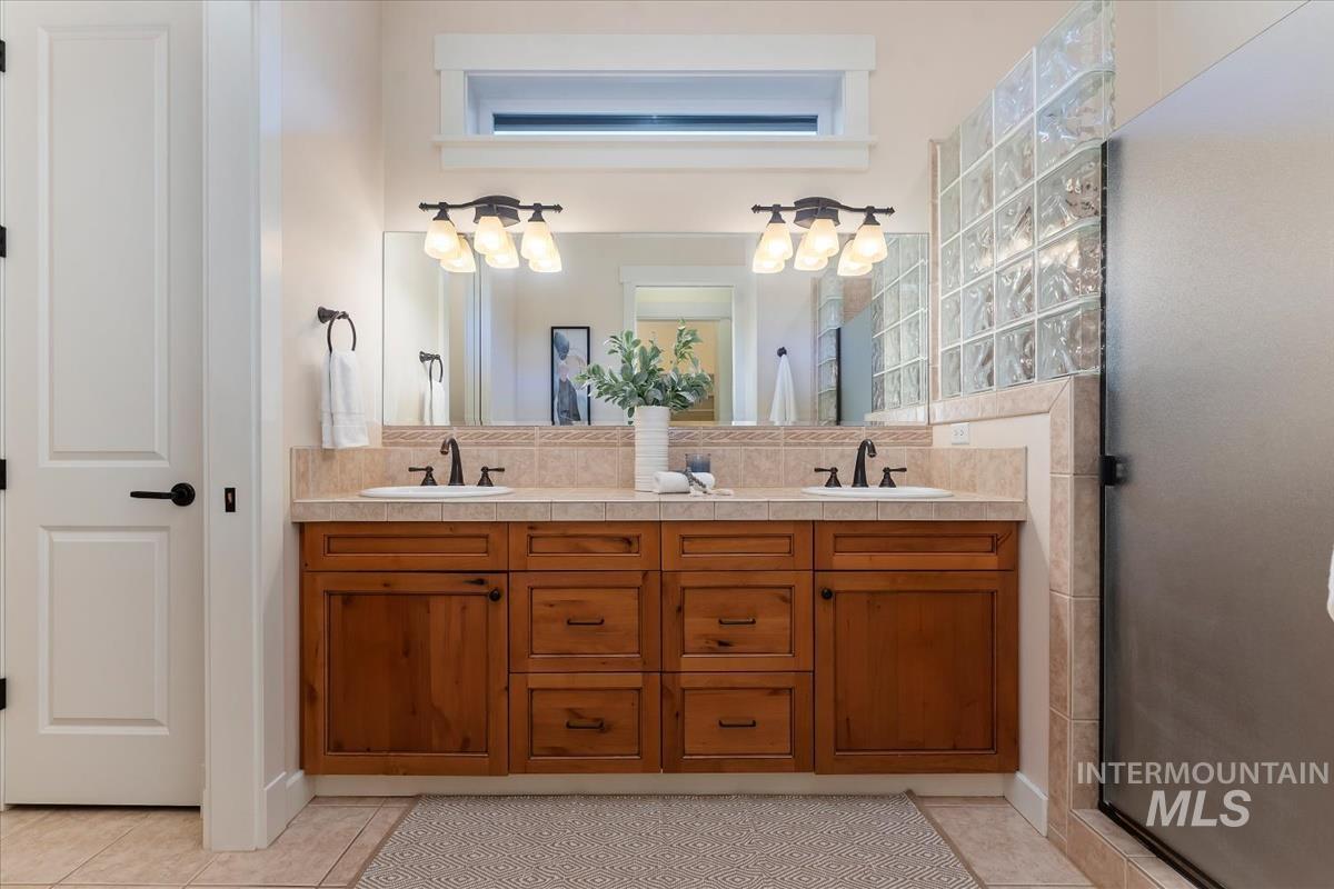 3076 S Rookery Ln, Boise, Idaho 83706, 2 Bedrooms, 2 Bathrooms, Residential For Sale, Price $885,000,MLS 98976222