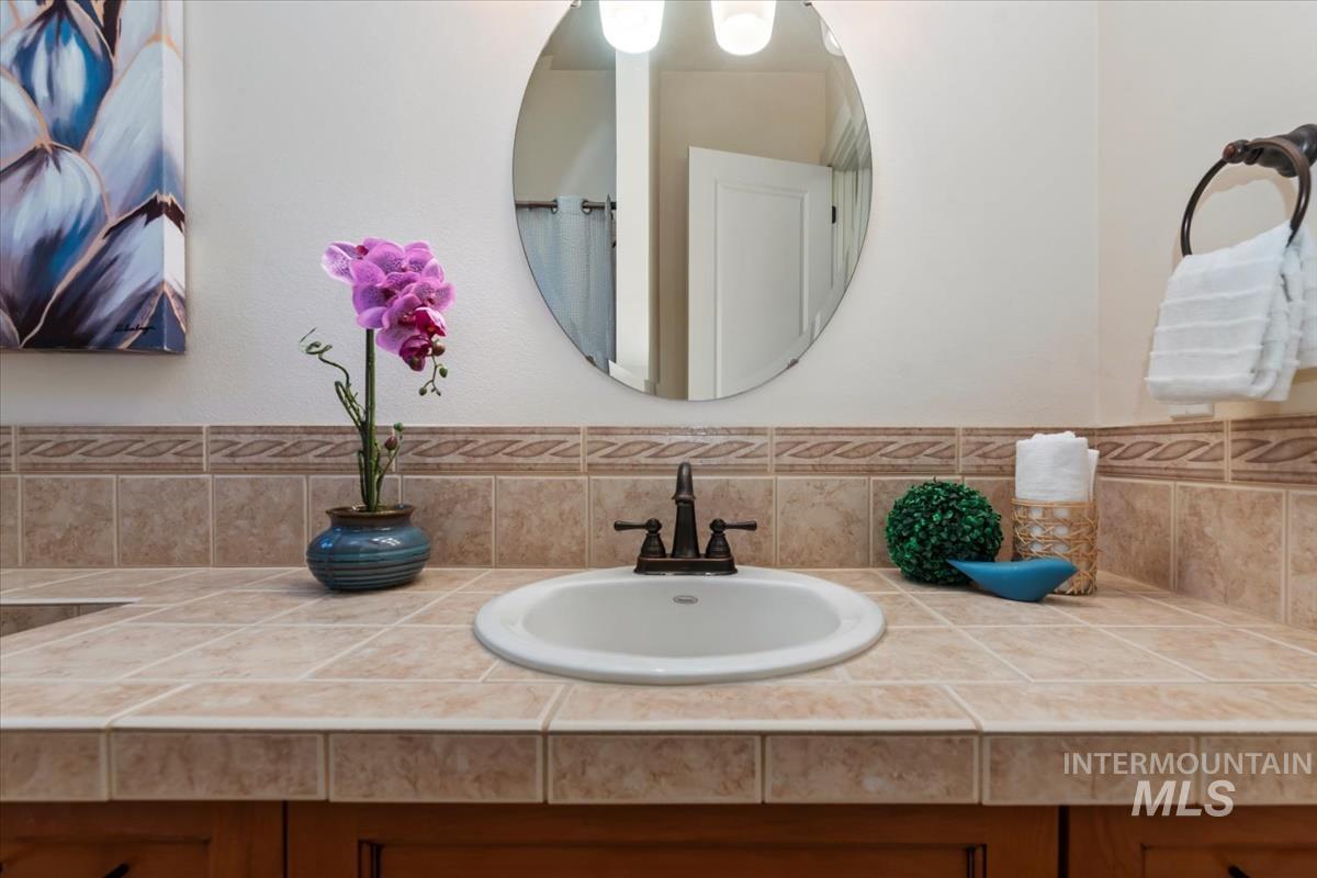 3076 S Rookery Ln, Boise, Idaho 83706, 2 Bedrooms, 2 Bathrooms, Residential For Sale, Price $885,000,MLS 98976222