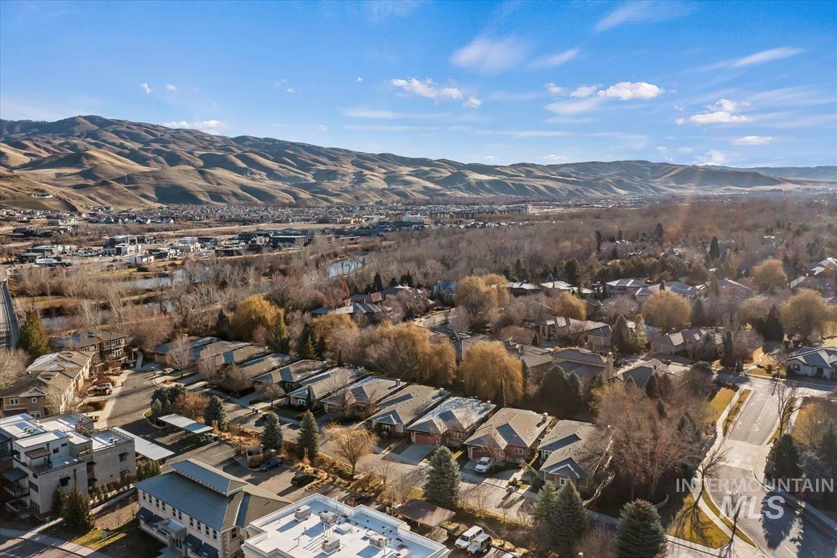 3076 S Rookery Ln, Boise, Idaho 83706, 2 Bedrooms, 2 Bathrooms, Residential For Sale, Price $885,000,MLS 98976222