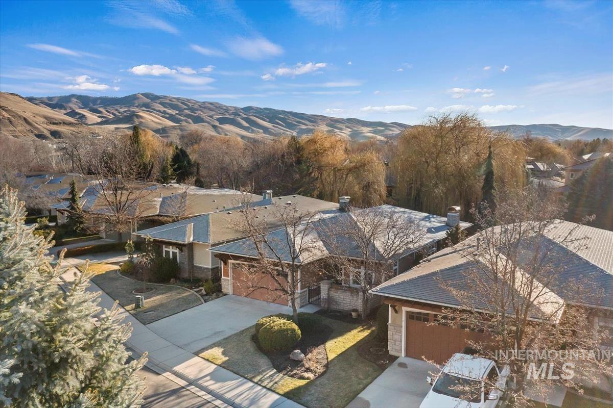 3076 S Rookery Ln, Boise, Idaho 83706, 2 Bedrooms, 2 Bathrooms, Residential For Sale, Price $885,000,MLS 98976222