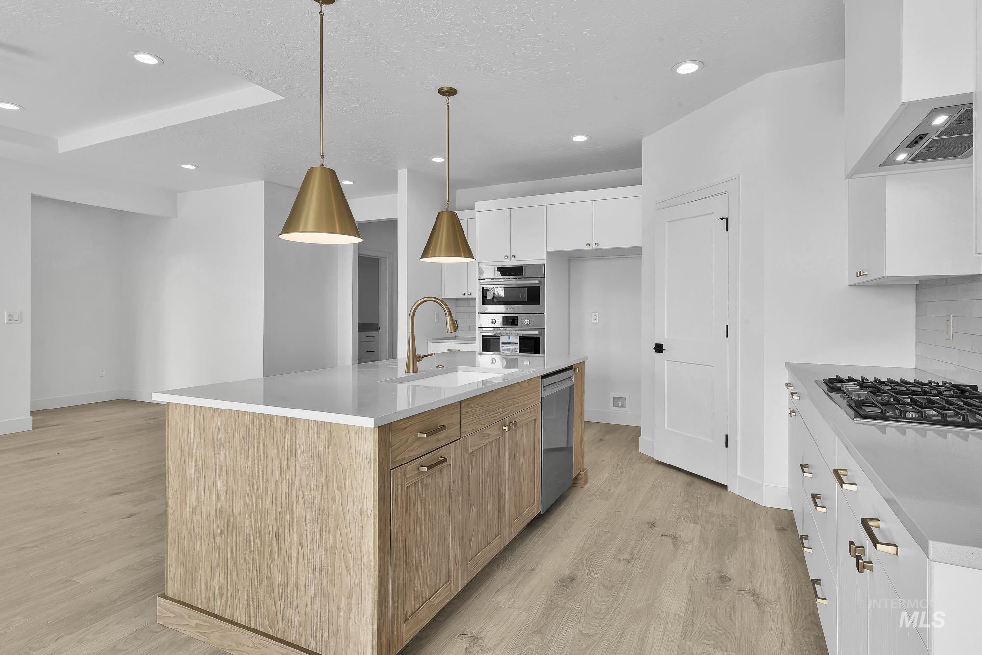 9725 W Snow Wolf Ln, Star, Idaho 83669, 3 Bedrooms, 2 Bathrooms, Residential For Sale, Price $539,900,MLS 98976225