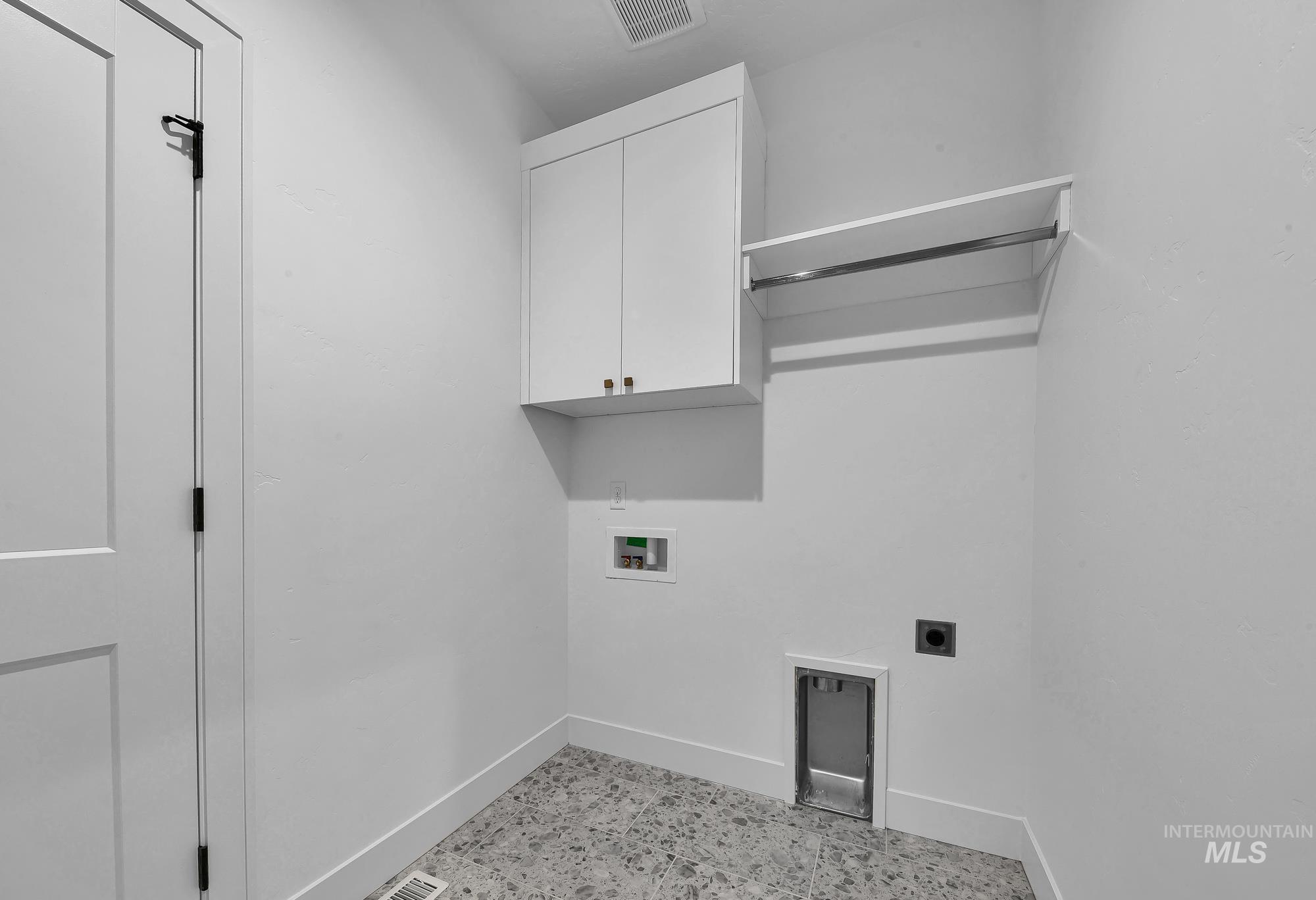 9725 W Snow Wolf Ln, Star, Idaho 83669, 3 Bedrooms, 2 Bathrooms, Residential For Sale, Price $539,900,MLS 98976225