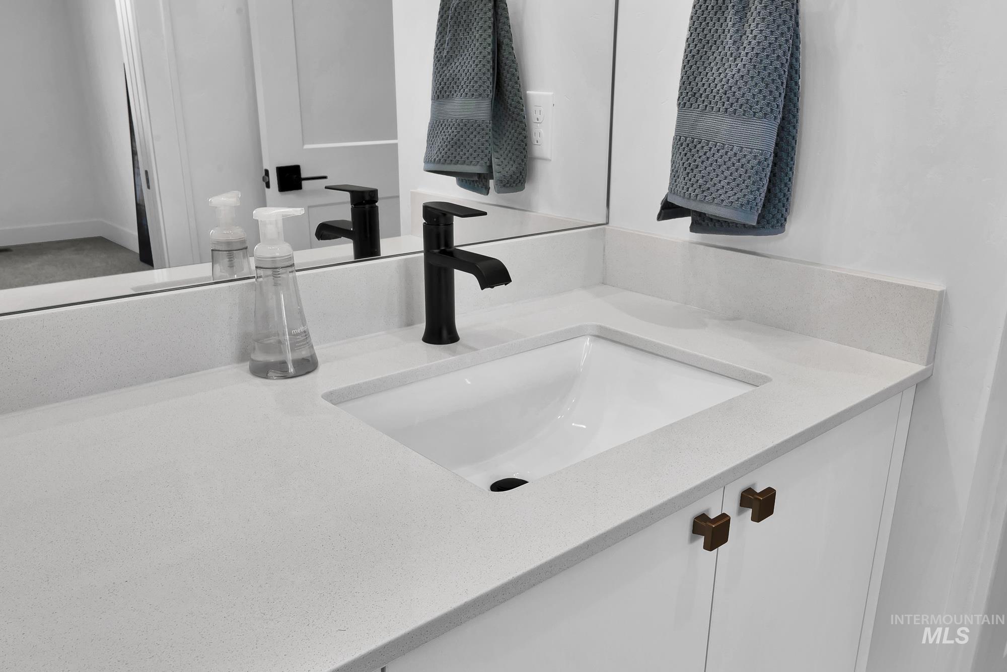 9675 W Snow Wolf Ln, Star, Idaho 83669, 3 Bedrooms, 2 Bathrooms, Residential For Sale, Price $634,900,MLS 98976226