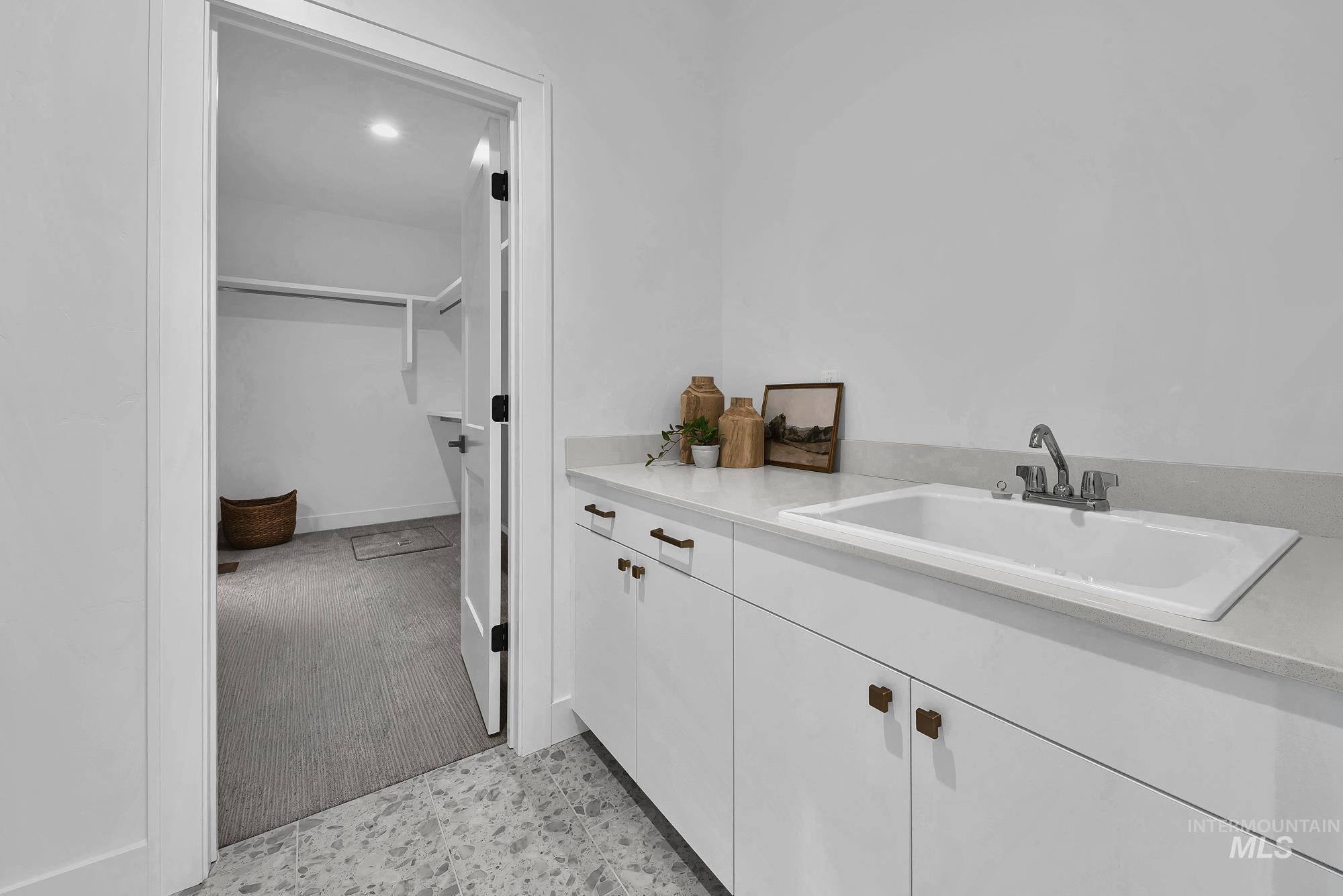 9675 W Snow Wolf Ln, Star, Idaho 83669, 3 Bedrooms, 2 Bathrooms, Residential For Sale, Price $634,900,MLS 98976226