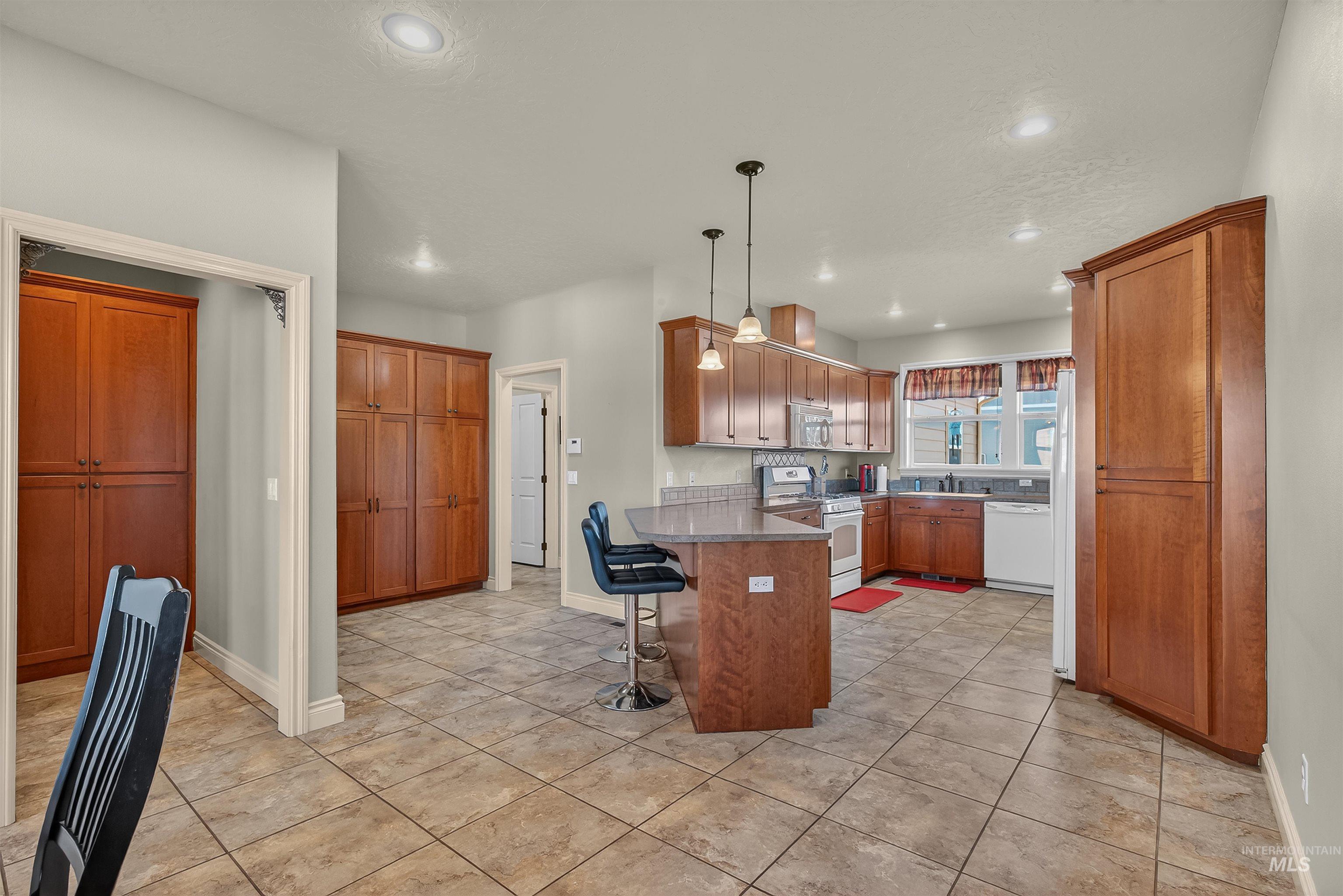 2285 Pitchstone Drive, Clarkston, Washington 99403, 3 Bedrooms, 2.5 Bathrooms, Residential For Sale, Price $660,000, 98976237