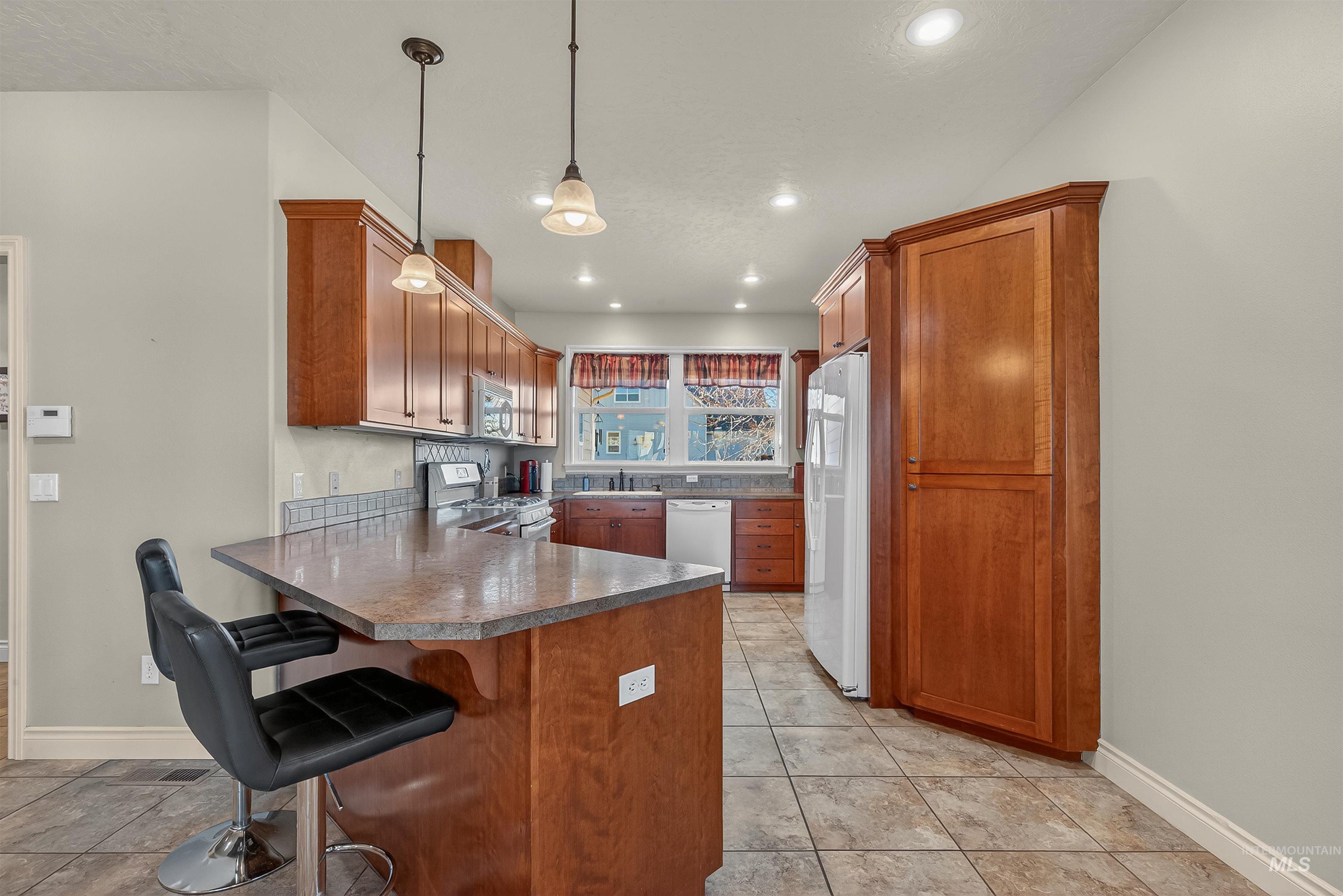 2285 Pitchstone Drive, Clarkston, Washington 99403, 3 Bedrooms, 2.5 Bathrooms, Residential For Sale, Price $660,000, 98976237