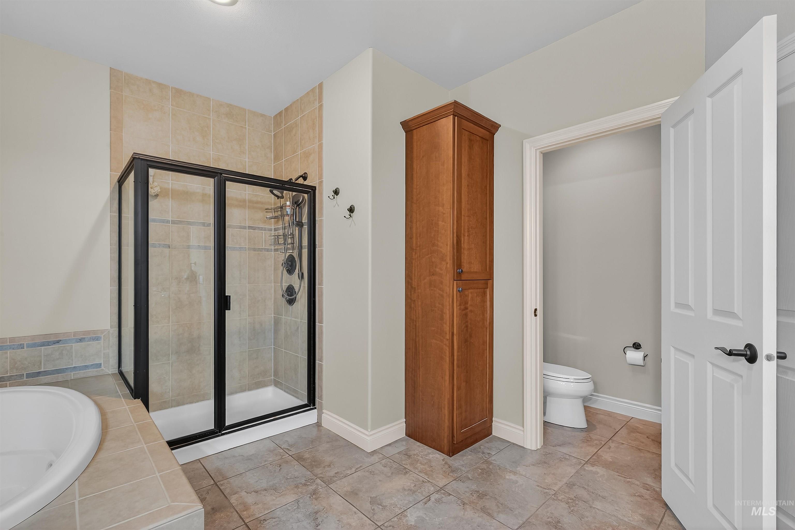 2285 Pitchstone Drive, Clarkston, Washington 99403, 3 Bedrooms, 2.5 Bathrooms, Residential For Sale, Price $660,000, 98976237