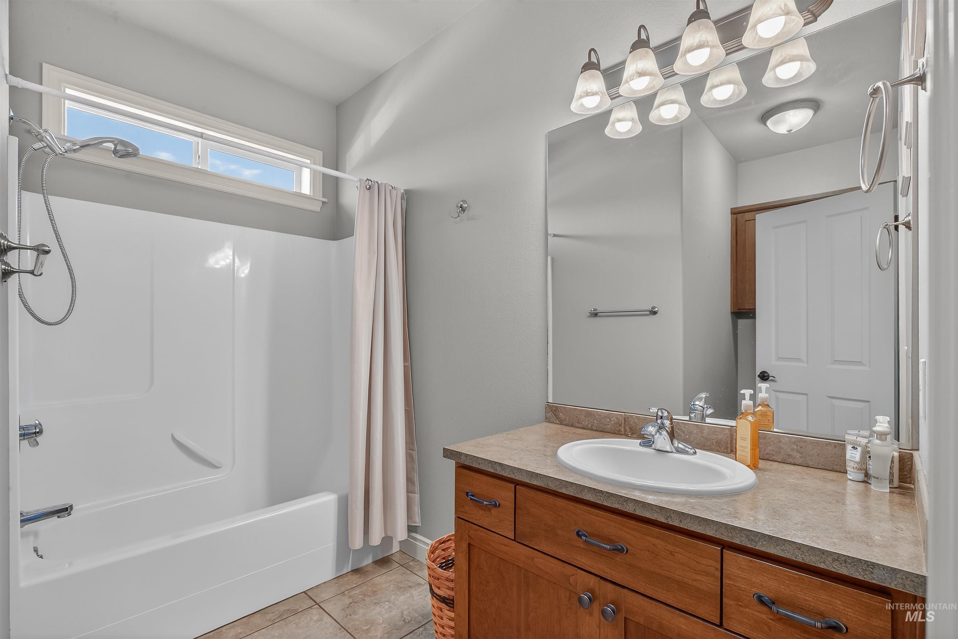 2285 Pitchstone Drive, Clarkston, Washington 99403, 3 Bedrooms, 2.5 Bathrooms, Residential For Sale, Price $660,000, 98976237