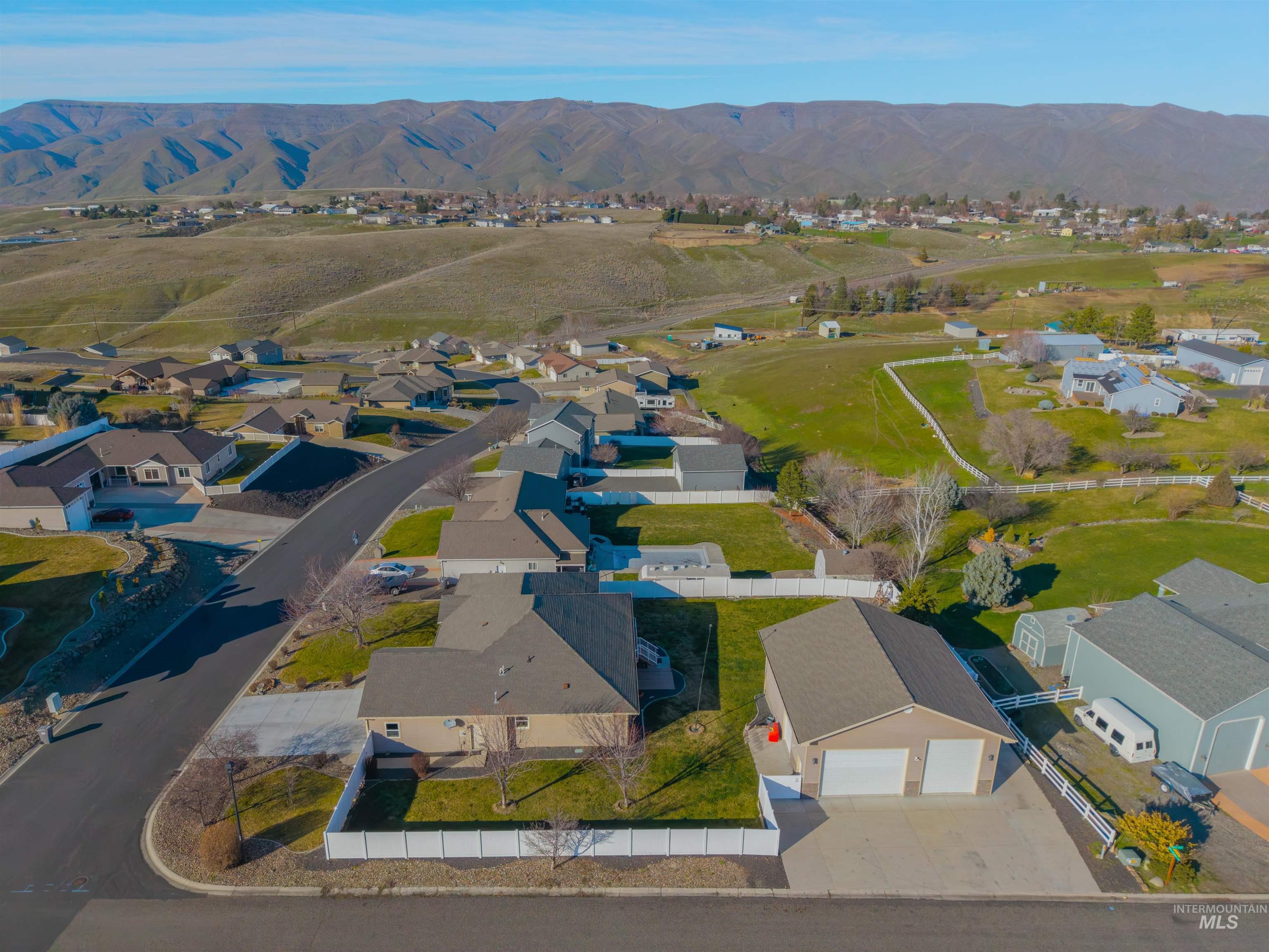 2285 Pitchstone Drive, Clarkston, Washington 99403, 3 Bedrooms, 2.5 Bathrooms, Residential For Sale, Price $660,000, 98976237