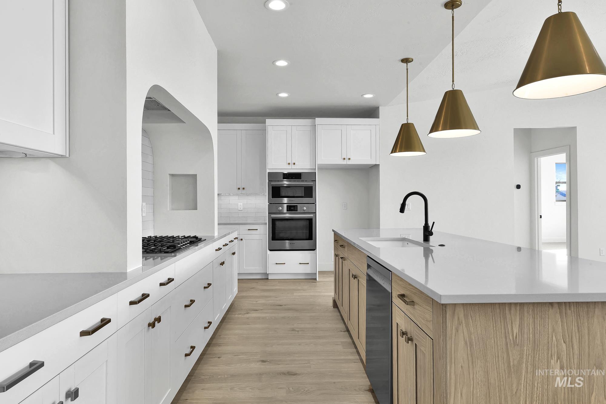 9855 W Snow Wolf Ln, Star, Idaho 83669, 3 Bedrooms, 2 Bathrooms, Residential For Sale, Price $719,900,MLS 98976238