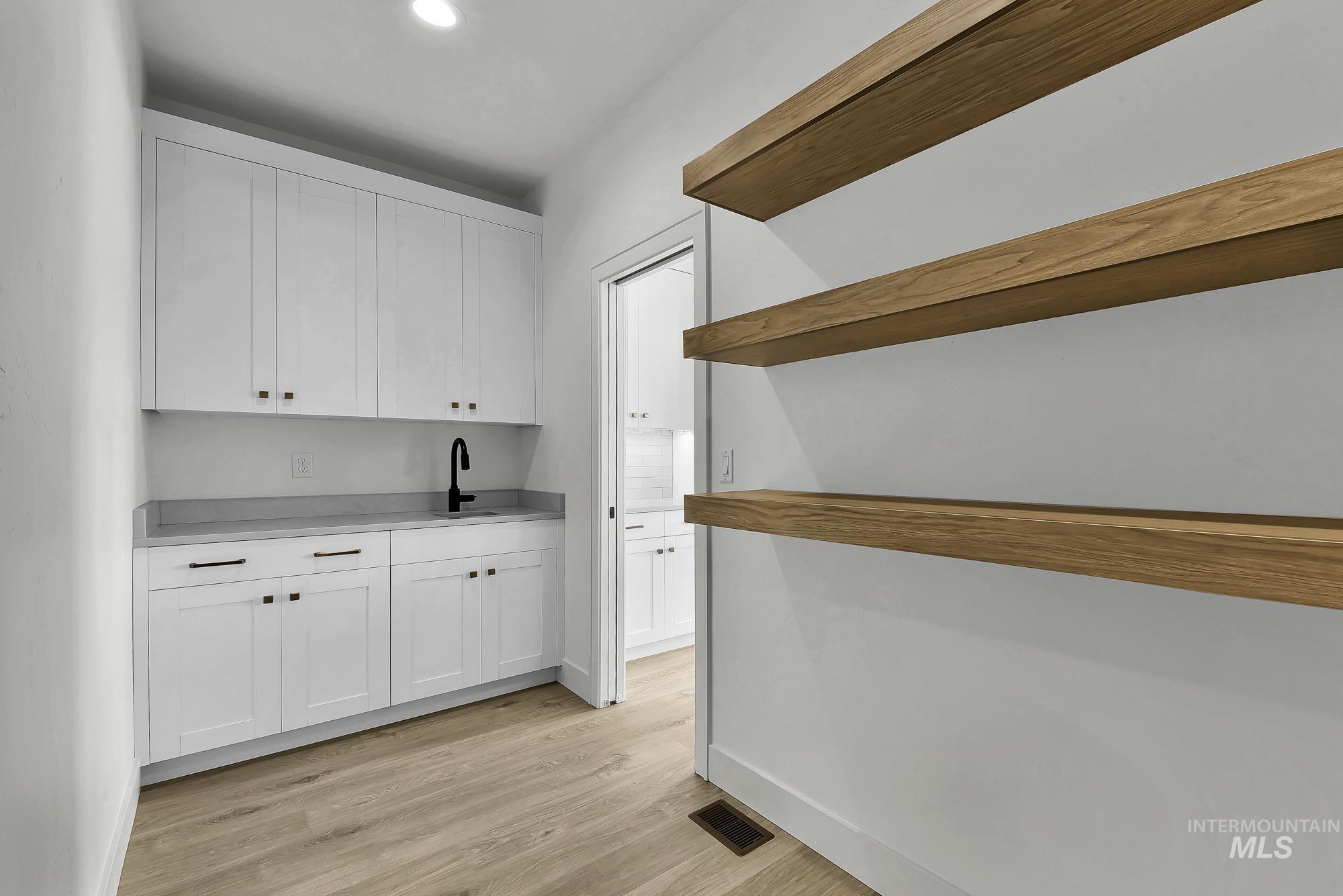 9855 W Snow Wolf Ln, Star, Idaho 83669, 3 Bedrooms, 2 Bathrooms, Residential For Sale, Price $719,900,MLS 98976238