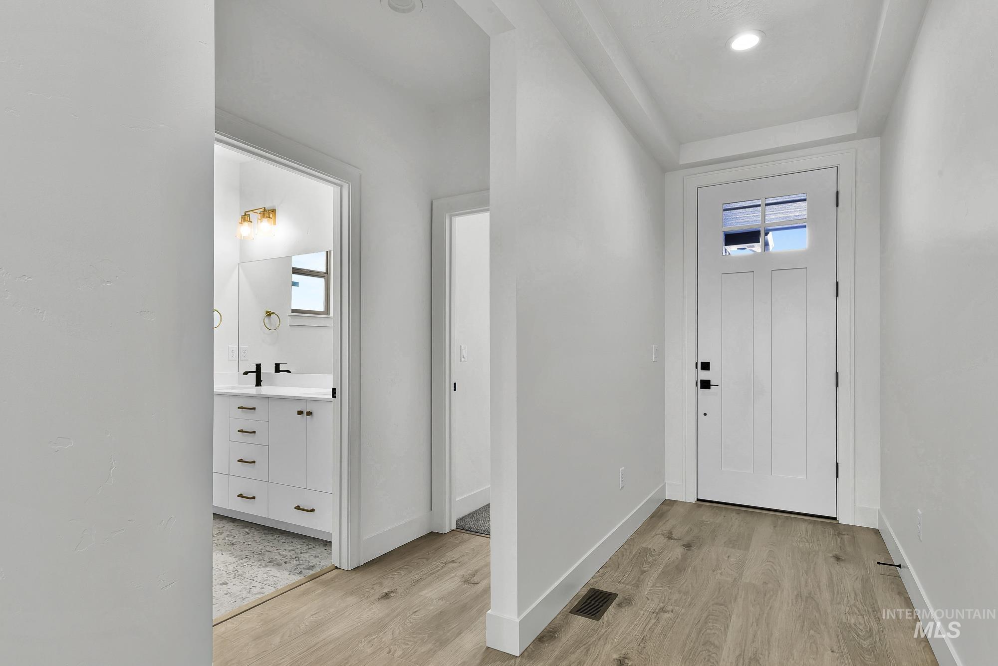 9855 W Snow Wolf Ln, Star, Idaho 83669, 3 Bedrooms, 2 Bathrooms, Residential For Sale, Price $719,900,MLS 98976238