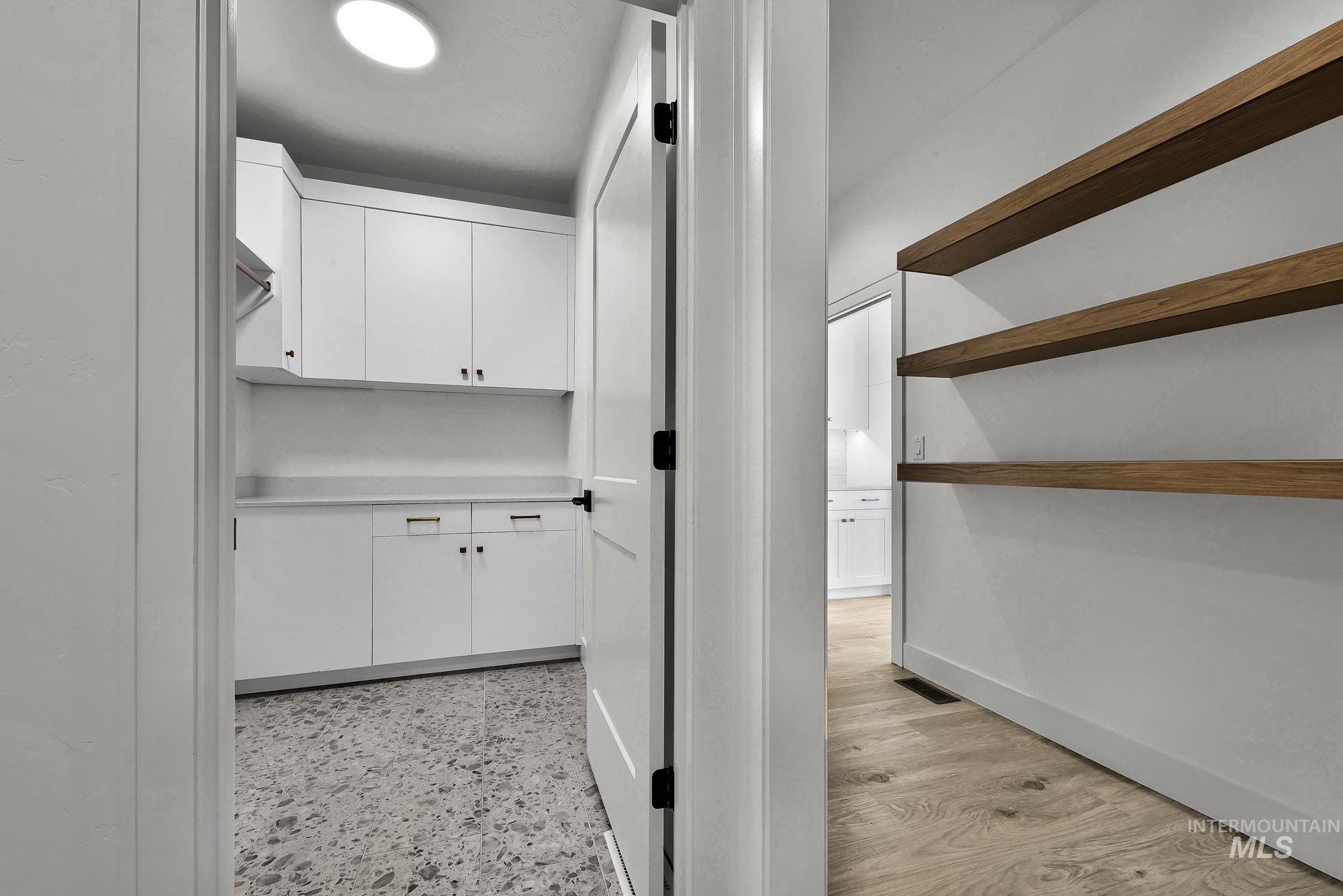 9855 W Snow Wolf Ln, Star, Idaho 83669, 3 Bedrooms, 2 Bathrooms, Residential For Sale, Price $719,900,MLS 98976238