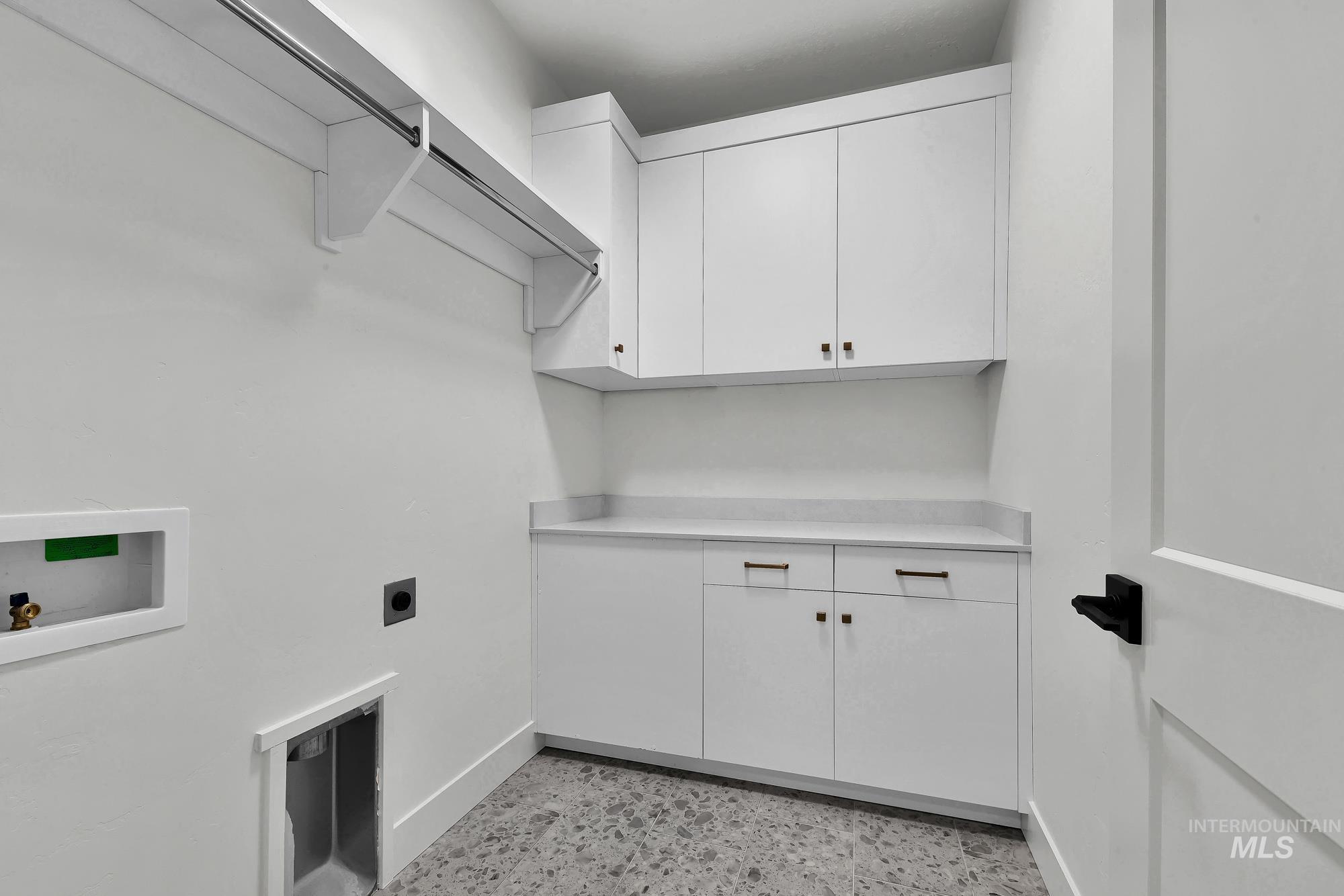 9855 W Snow Wolf Ln, Star, Idaho 83669, 3 Bedrooms, 2 Bathrooms, Residential For Sale, Price $719,900,MLS 98976238