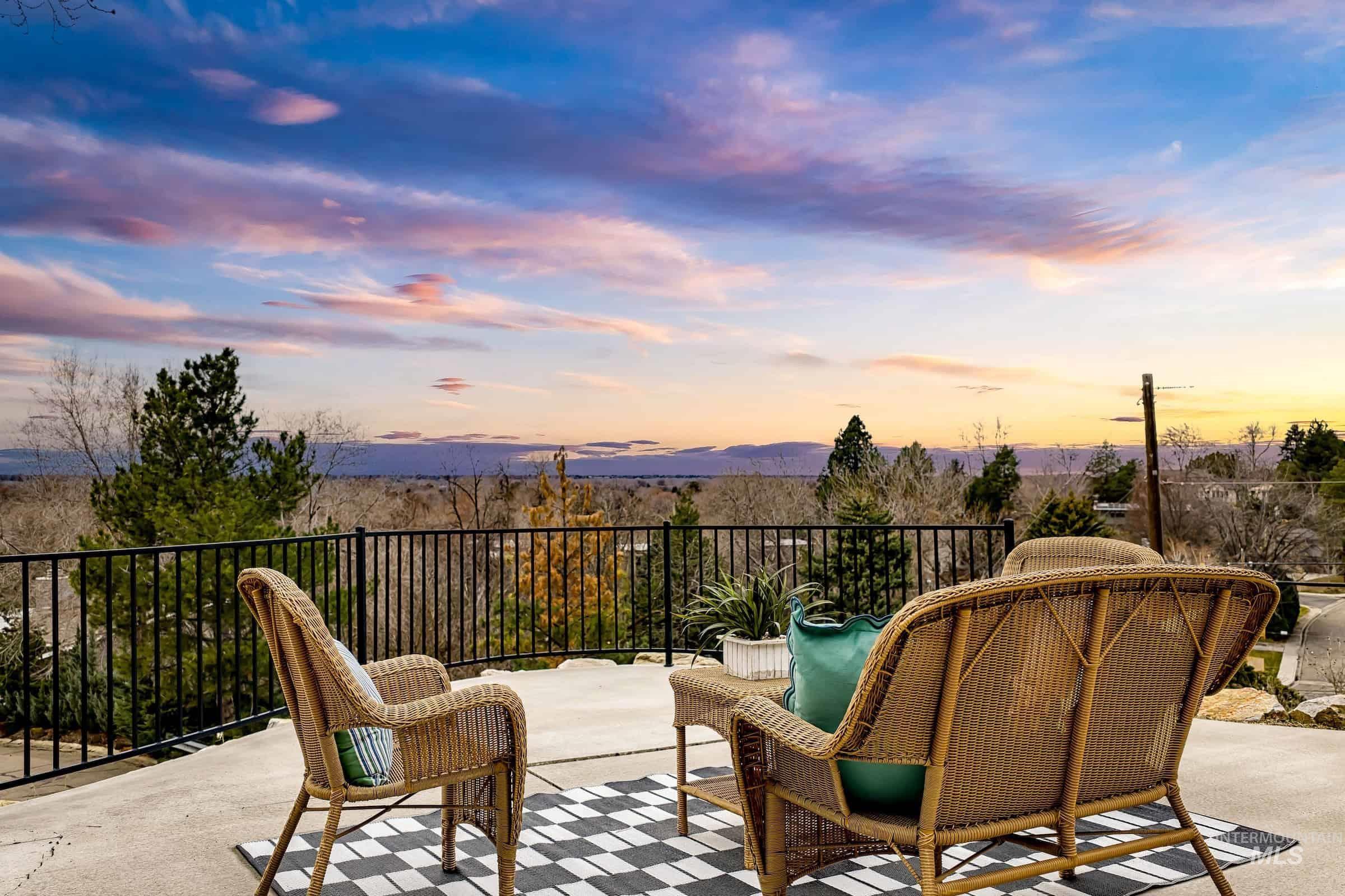 2109 W W Hillway Dr, Boise, Idaho 83702, 4 Bedrooms, 2.5 Bathrooms, Residential For Sale, Price $920,000, 98976242