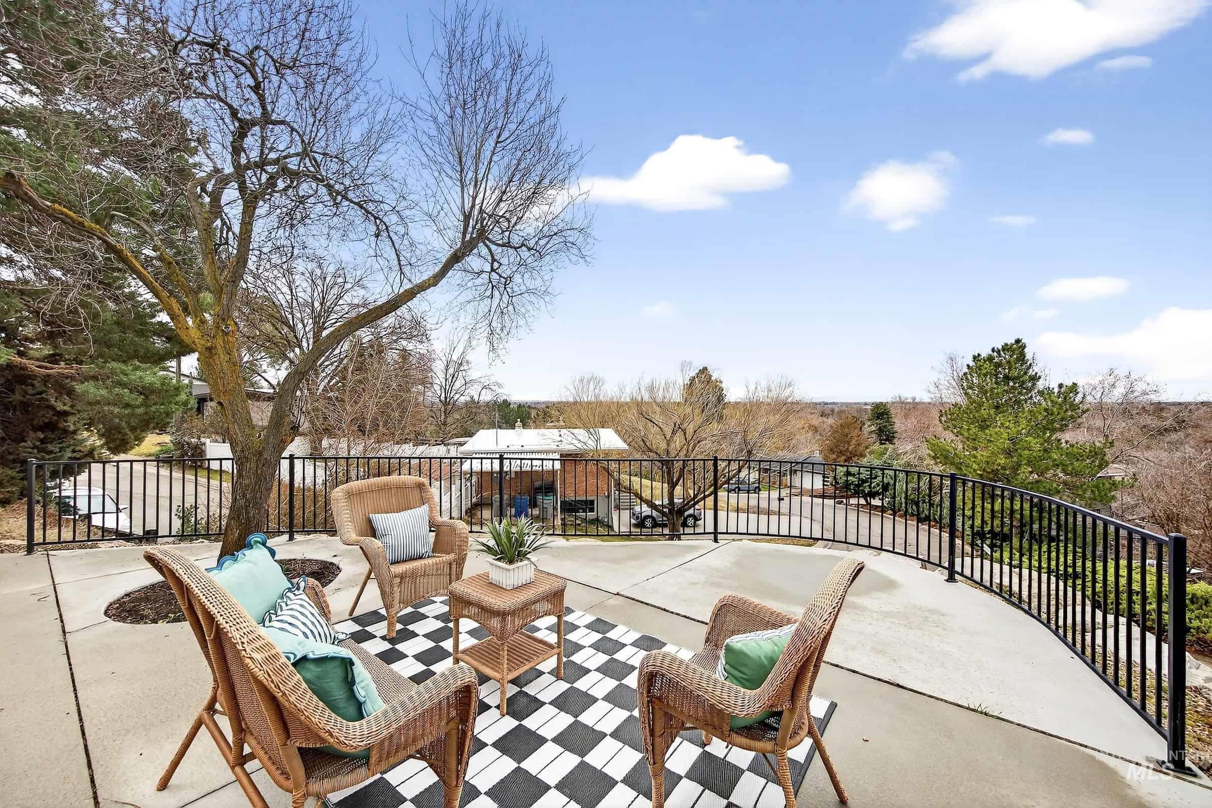 2109 W W Hillway Dr, Boise, Idaho 83702, 4 Bedrooms, 2.5 Bathrooms, Residential For Sale, Price $920,000, 98976242