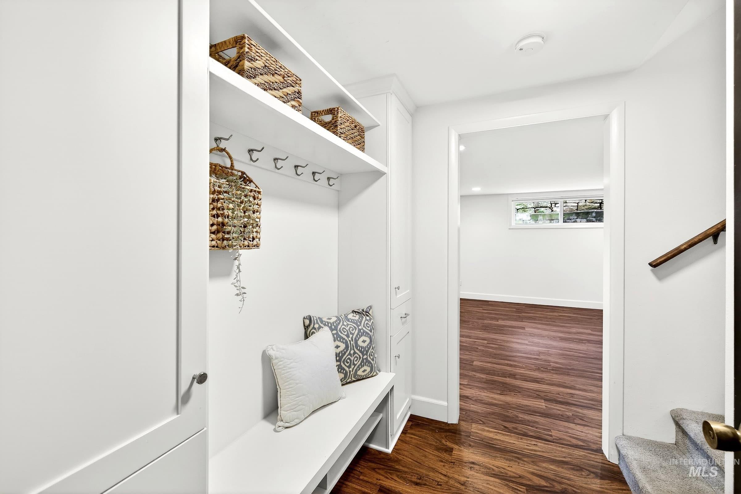 2109 W W Hillway Dr, Boise, Idaho 83702, 4 Bedrooms, 2.5 Bathrooms, Residential For Sale, Price $920,000,MLS 98976242