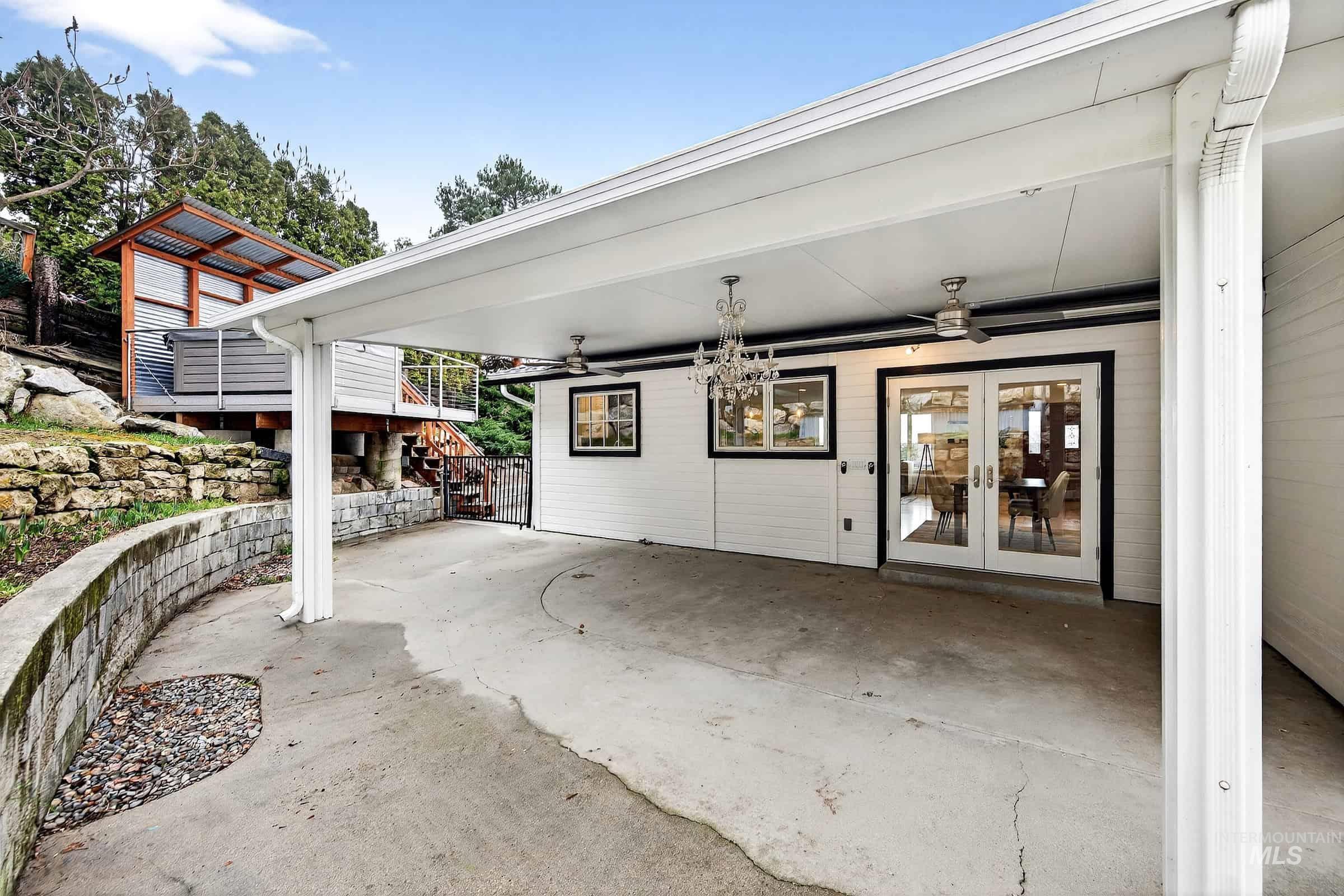 2109 W W Hillway Dr, Boise, Idaho 83702, 4 Bedrooms, 2.5 Bathrooms, Residential For Sale, Price $920,000, 98976242