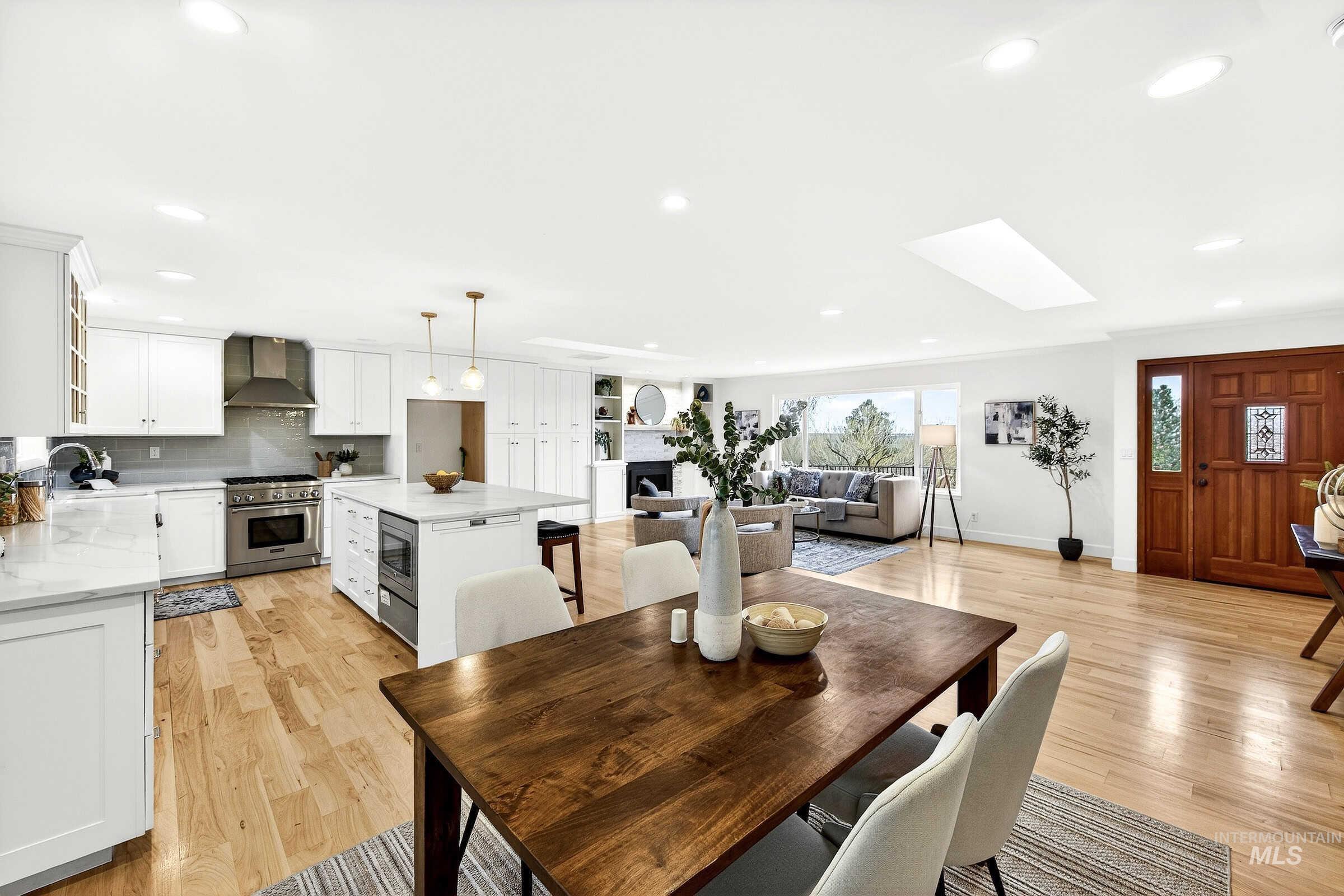 2109 W W Hillway Dr, Boise, Idaho 83702, 4 Bedrooms, 2.5 Bathrooms, Residential For Sale, Price $920,000, 98976242