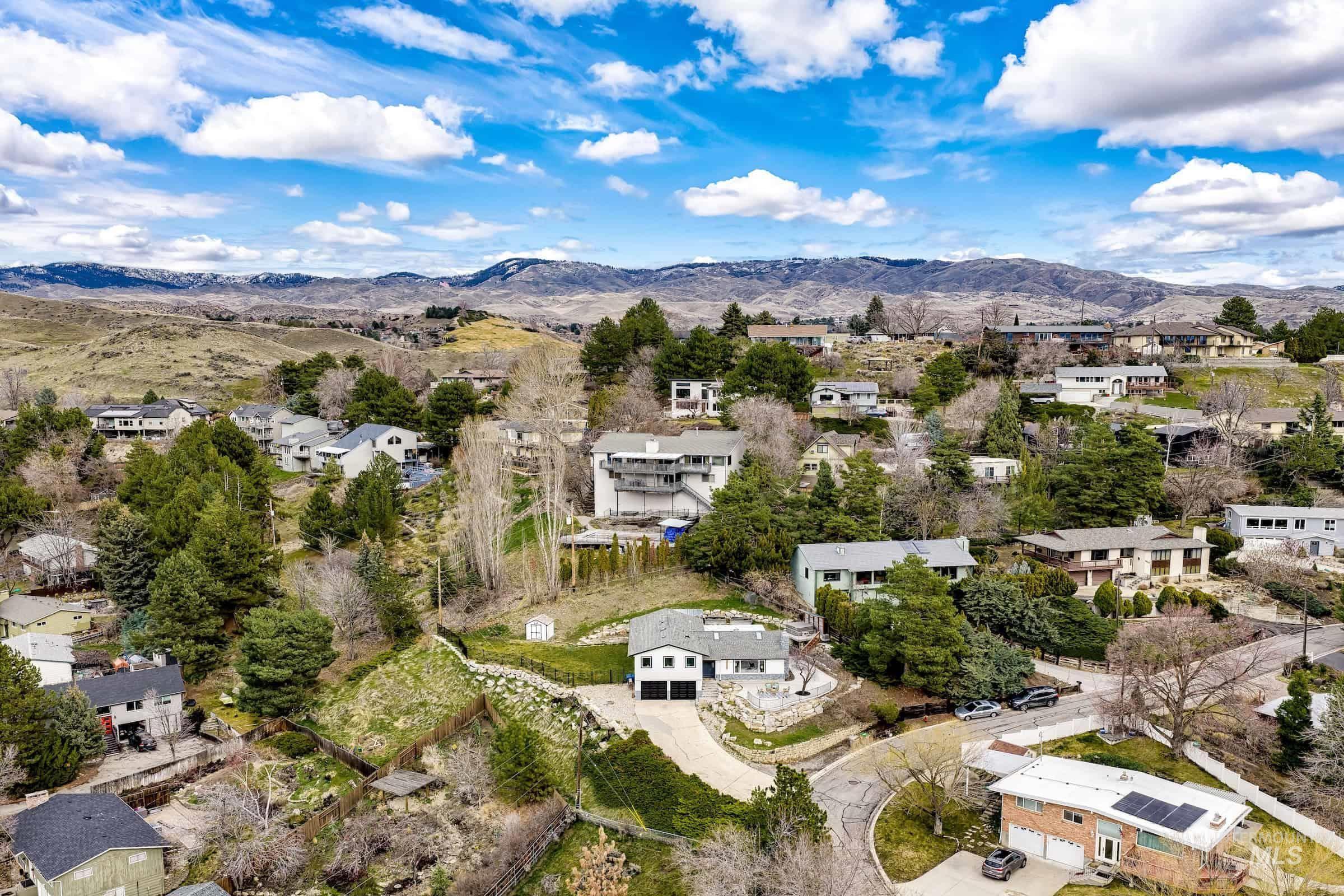 2109 W W Hillway Dr, Boise, Idaho 83702, 4 Bedrooms, 2.5 Bathrooms, Residential For Sale, Price $920,000, 98976242