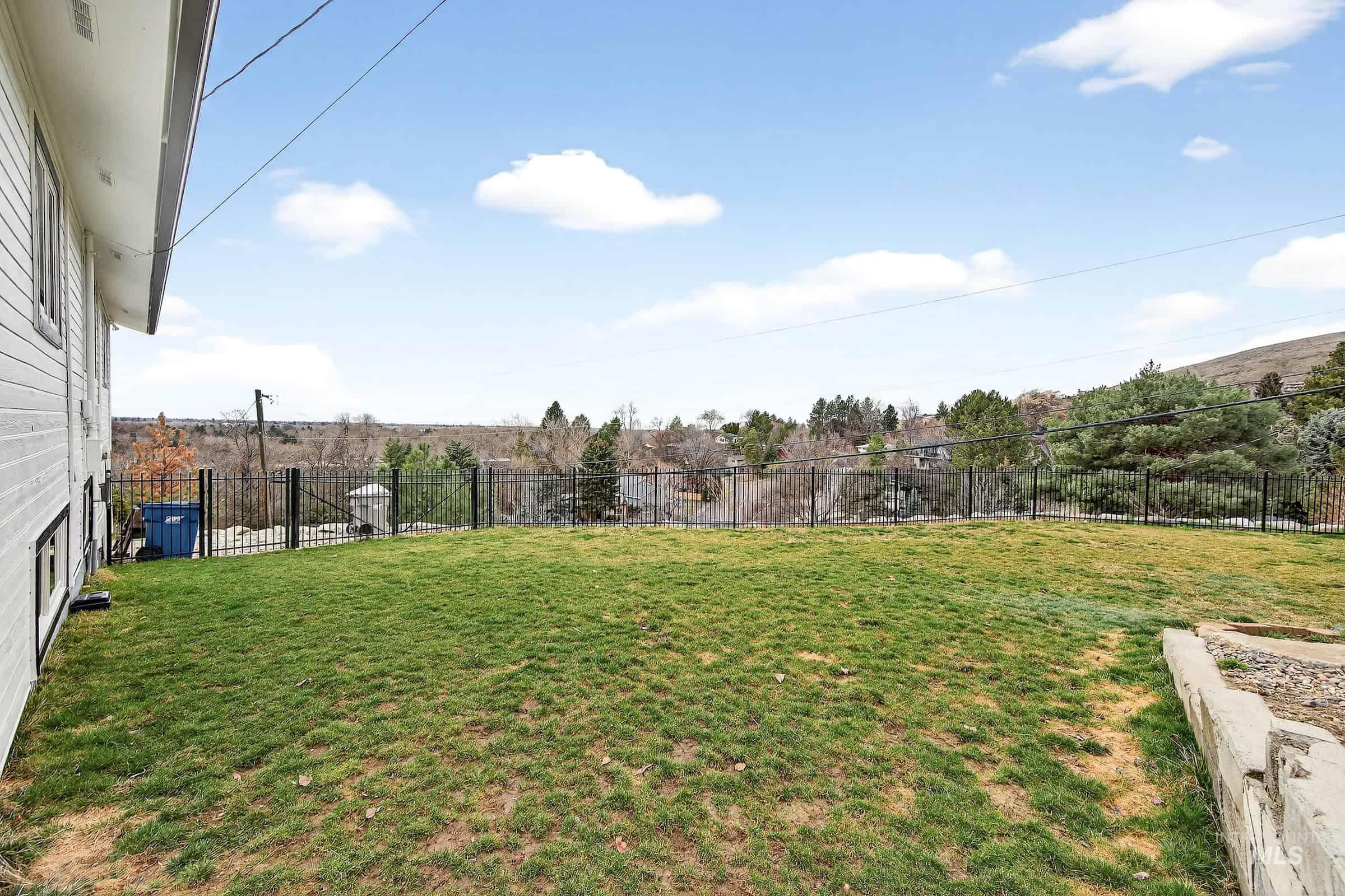 2109 W W Hillway Dr, Boise, Idaho 83702, 4 Bedrooms, 2.5 Bathrooms, Residential For Sale, Price $920,000,MLS 98976242