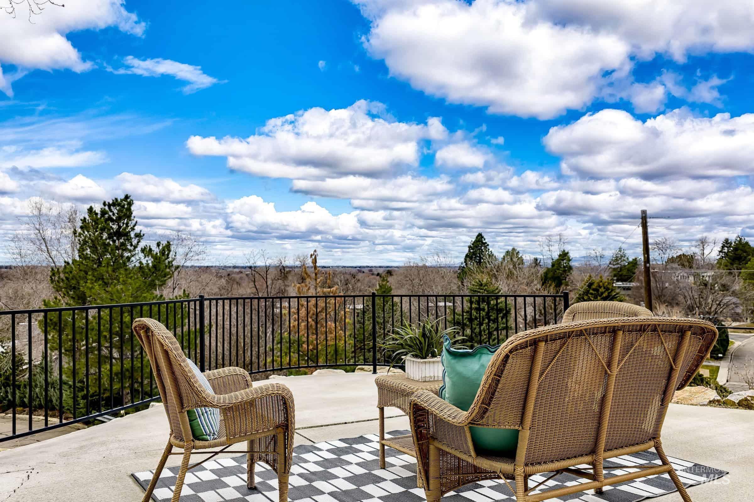 2109 W W Hillway Dr, Boise, Idaho 83702, 4 Bedrooms, 2.5 Bathrooms, Residential For Sale, Price $920,000, 98976242