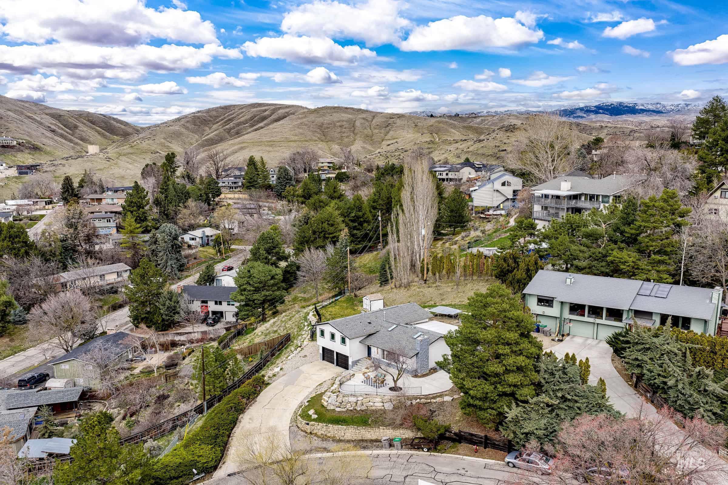 2109 W W Hillway Dr, Boise, Idaho 83702, 4 Bedrooms, 2.5 Bathrooms, Residential For Sale, Price $920,000,MLS 98976242