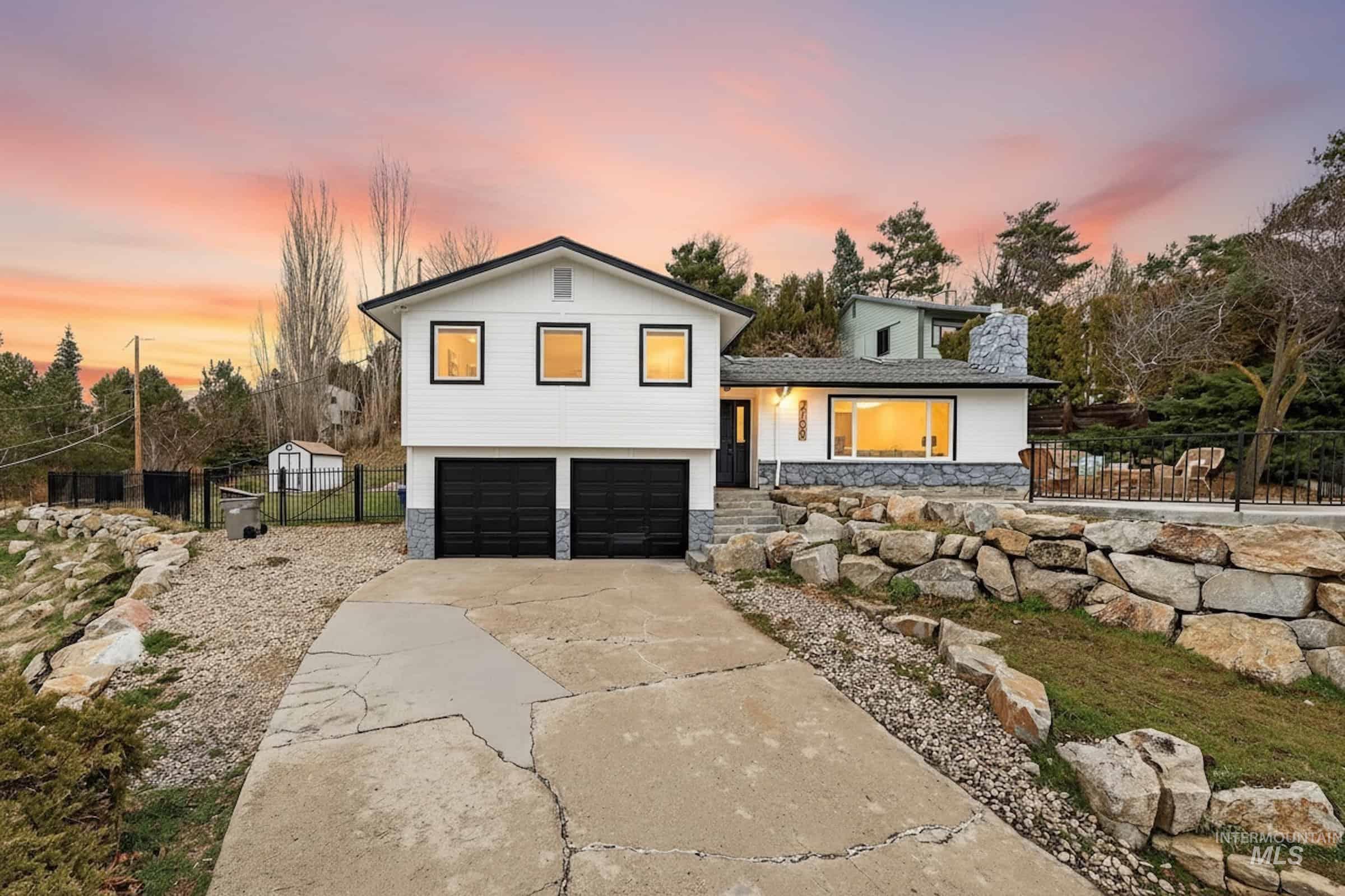 2109 W W Hillway Dr, Boise, Idaho 83702, 4 Bedrooms, 2.5 Bathrooms, Residential For Sale, Price $920,000, 98976242