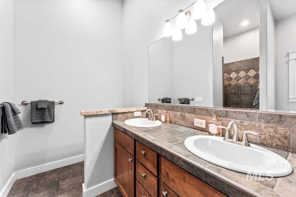 522 N Maple Avenue, Boise, Idaho 83712, 5 Bedrooms, 2.5 Bathrooms, Residential For Sale, Price $895,000, 98976243