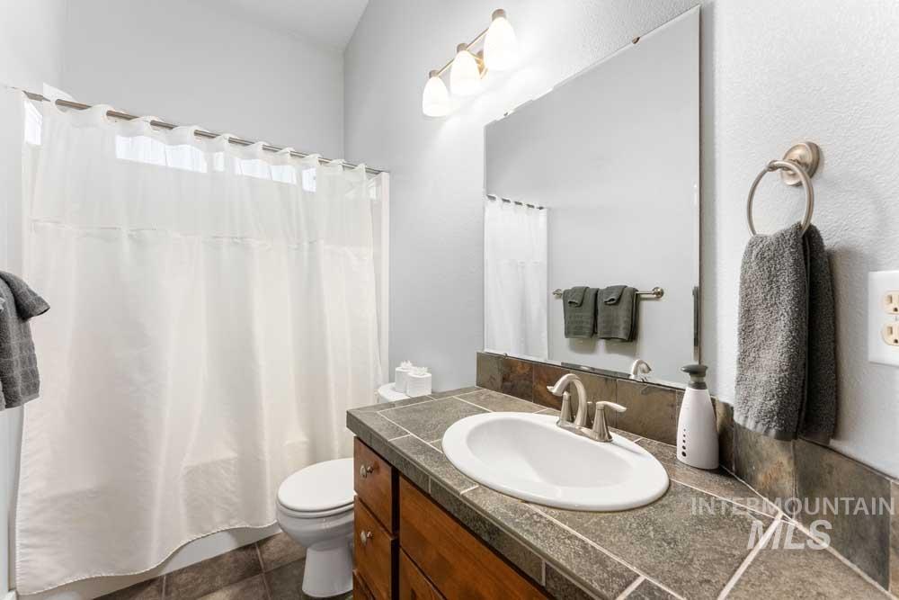 522 N Maple Avenue, Boise, Idaho 83712, 5 Bedrooms, 2.5 Bathrooms, Residential For Sale, Price $895,000, 98976243