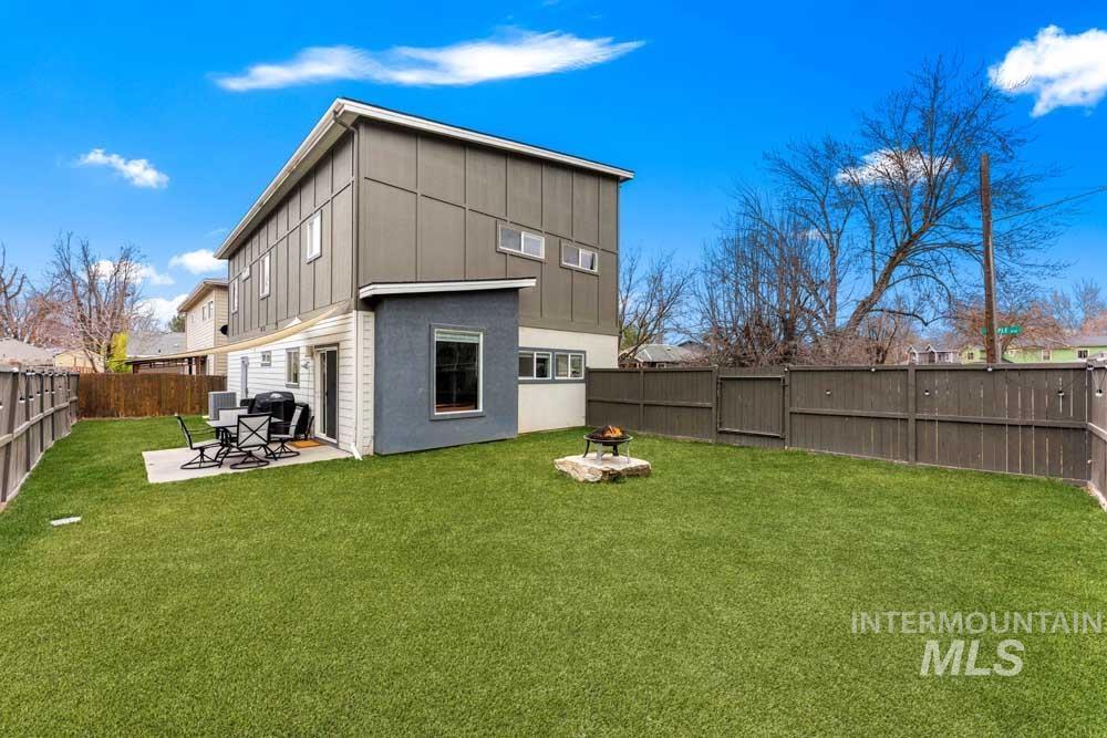 522 N Maple Avenue, Boise, Idaho 83712, 5 Bedrooms, 2.5 Bathrooms, Residential For Sale, Price $895,000, 98976243