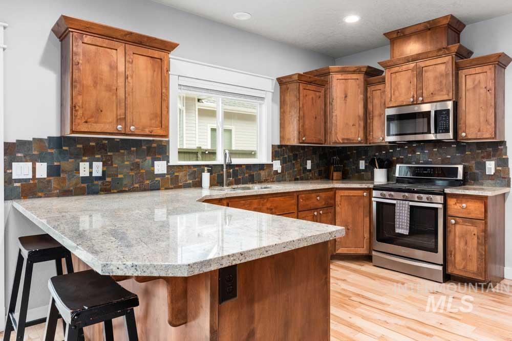 522 N Maple Avenue, Boise, Idaho 83712, 5 Bedrooms, 2.5 Bathrooms, Residential For Sale, Price $895,000, 98976243