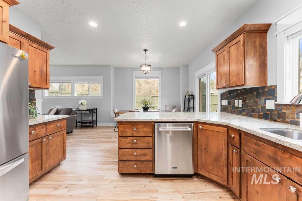 522 N Maple Avenue, Boise, Idaho 83712, 5 Bedrooms, 2.5 Bathrooms, Residential For Sale, Price $895,000, 98976243