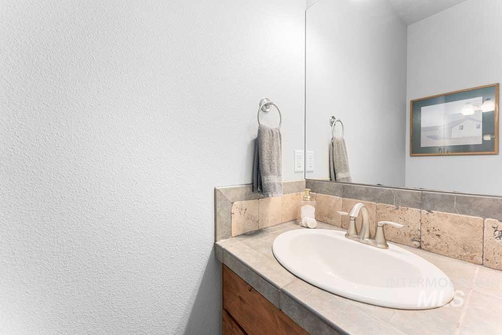 522 N Maple Avenue, Boise, Idaho 83712, 5 Bedrooms, 2.5 Bathrooms, Residential For Sale, Price $895,000, 98976243