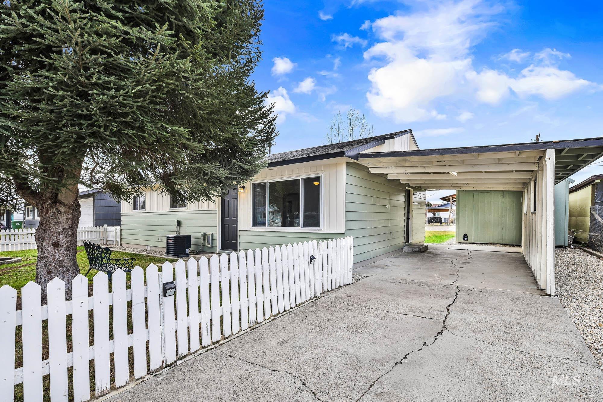 517 S Minnesota, Fruitland, Idaho 83619, 2 Bedrooms, 1 Bathroom, Residential For Sale, Price $285,000,MLS 98976247