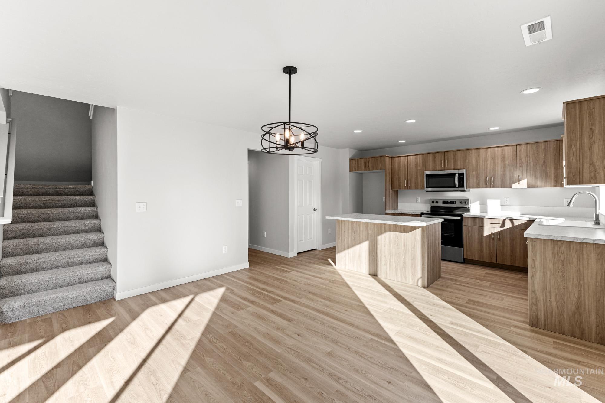 1715 N Birch St, Jerome, Idaho 83338, 4 Bedrooms, 2.5 Bathrooms, Residential For Sale, Price $474,990,MLS 98976248