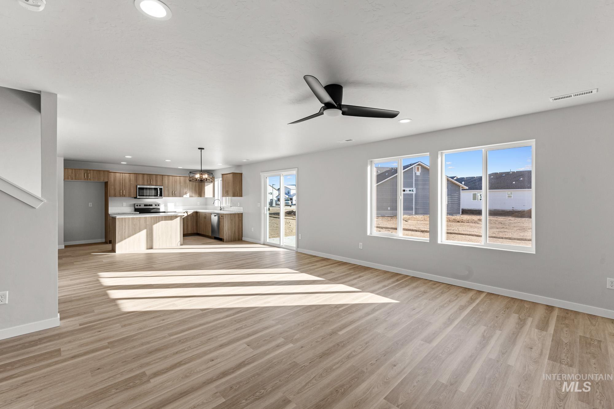 1715 N Birch St, Jerome, Idaho 83338, 4 Bedrooms, 2.5 Bathrooms, Residential For Sale, Price $474,990,MLS 98976248