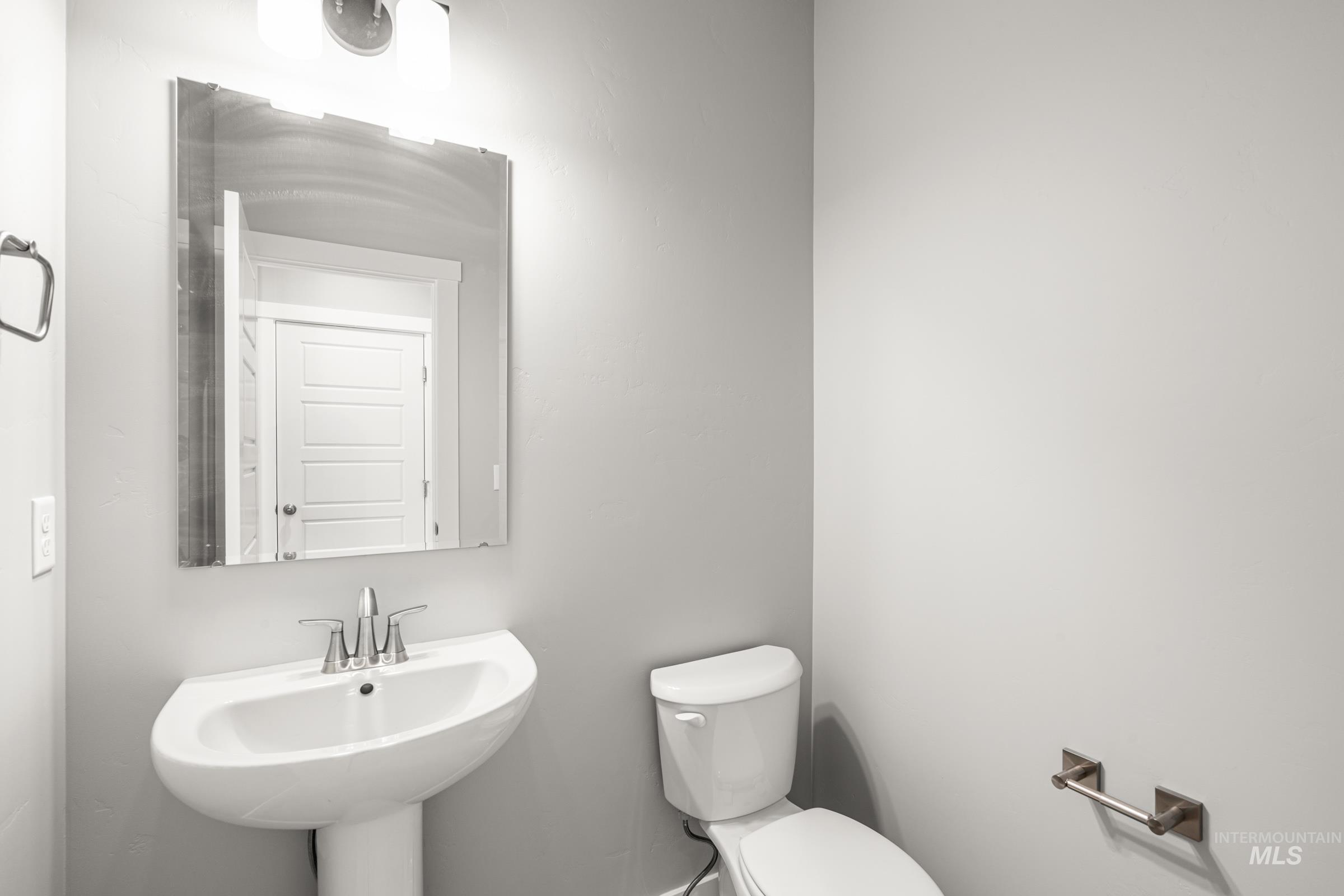 6642 W Black Butte Dr, Meridian, Idaho 83646, 3 Bedrooms, 2.5 Bathrooms, Residential For Sale, Price $499,990,MLS 98976251