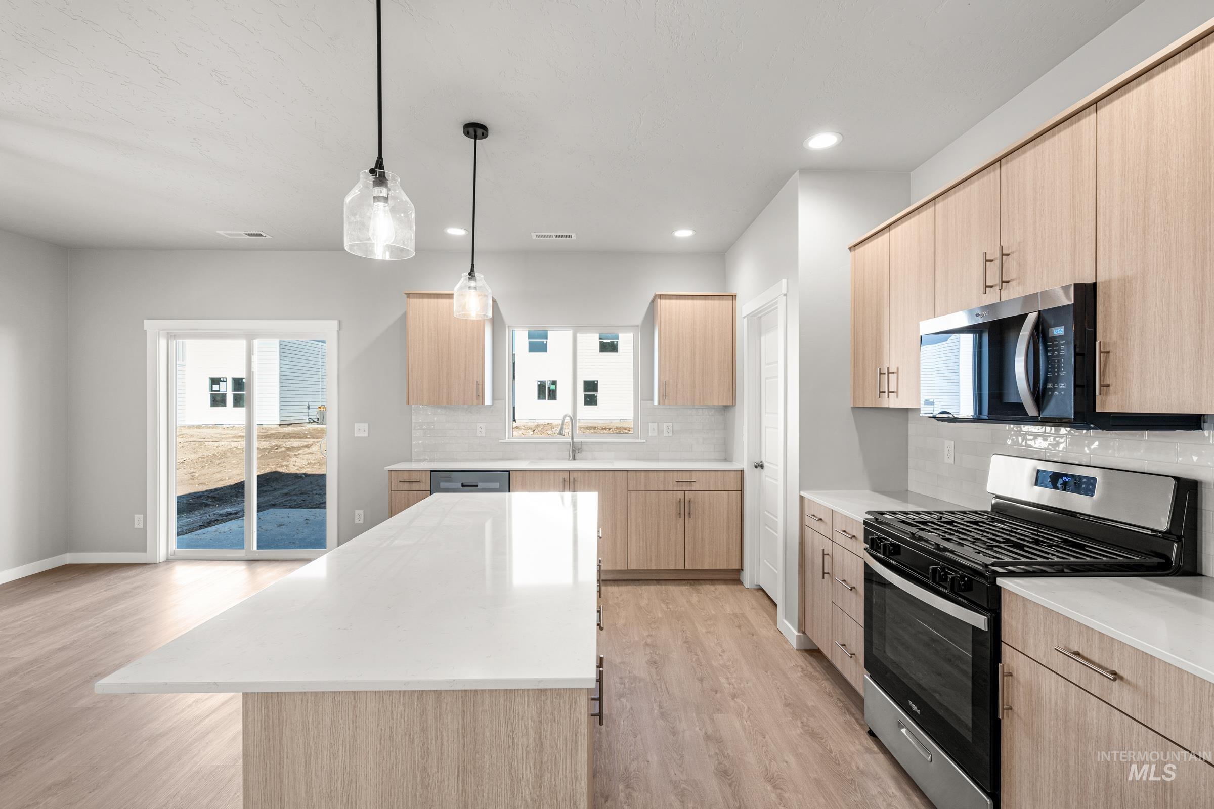 6642 W Black Butte Dr, Meridian, Idaho 83646, 3 Bedrooms, 2.5 Bathrooms, Residential For Sale, Price $499,990,MLS 98976251