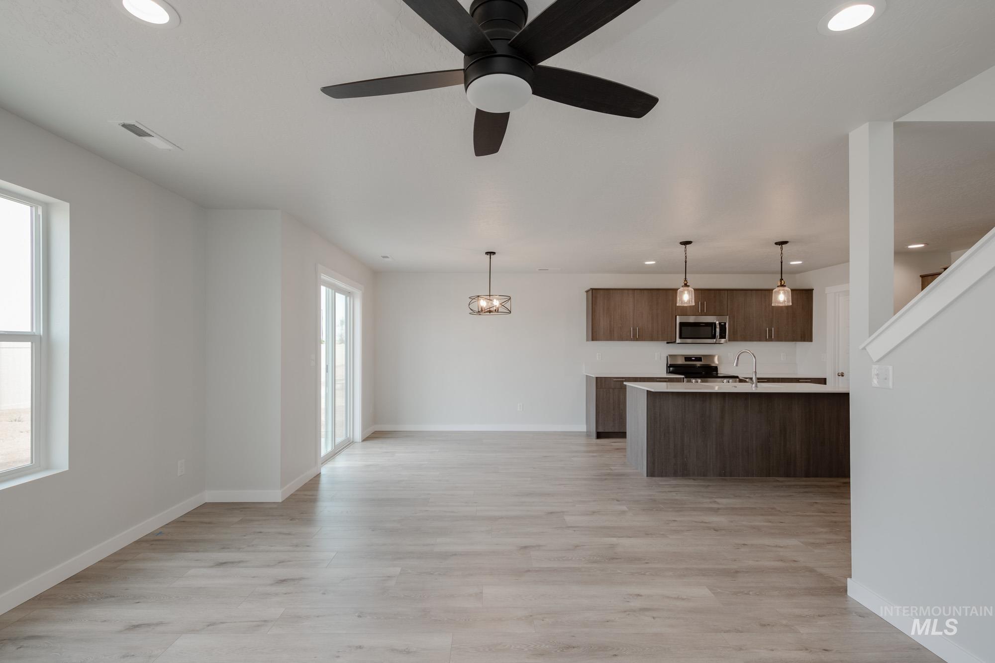 6751 W Redwood Creek Dr, Meridian, Idaho 83646, 3 Bedrooms, 2.5 Bathrooms, Residential For Sale, Price $454,990, 98976254