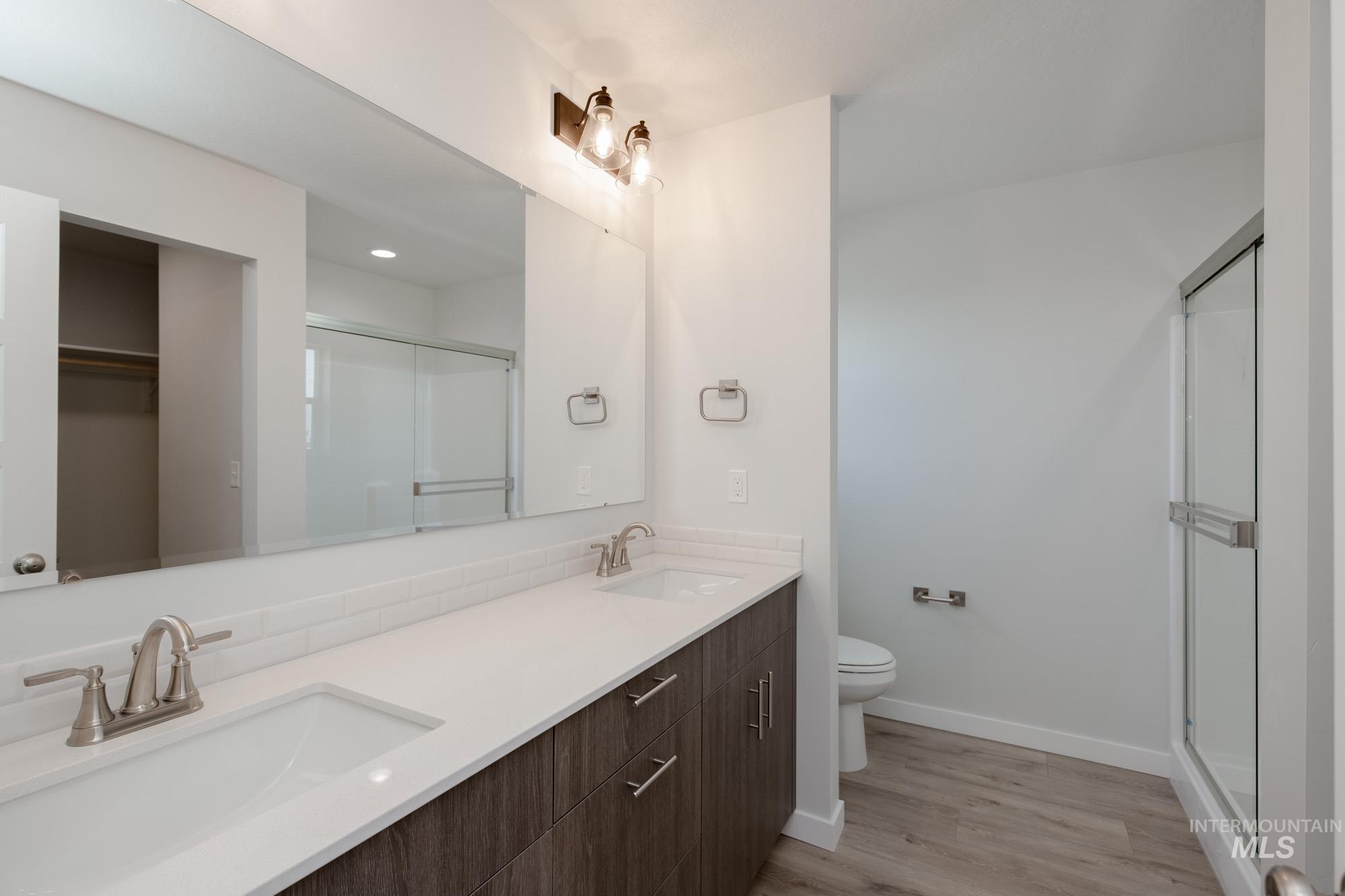 6751 W Redwood Creek Dr, Meridian, Idaho 83646, 3 Bedrooms, 2.5 Bathrooms, Residential For Sale, Price $454,990, 98976254