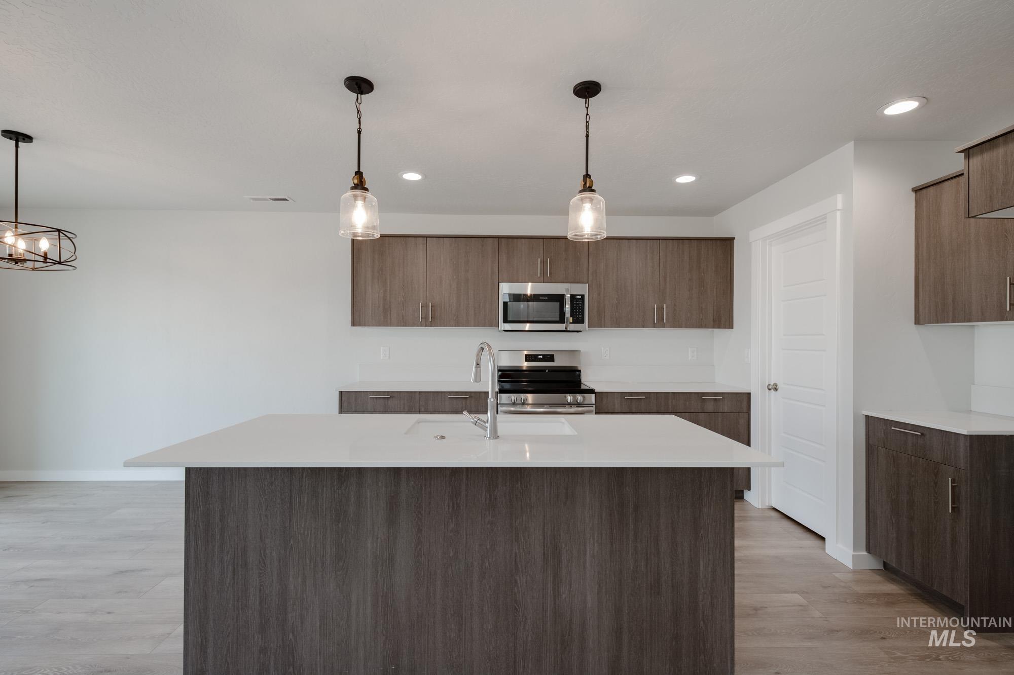 6751 W Redwood Creek Dr, Meridian, Idaho 83646, 3 Bedrooms, 2.5 Bathrooms, Residential For Sale, Price $454,990, 98976254