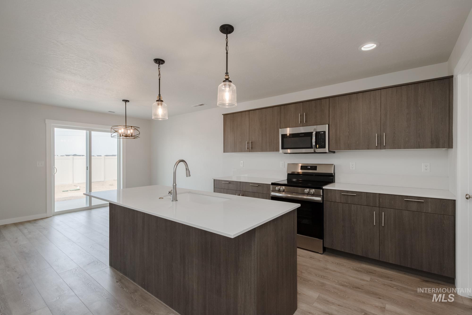 6751 W Redwood Creek Dr, Meridian, Idaho 83646, 3 Bedrooms, 2.5 Bathrooms, Residential For Sale, Price $454,990, 98976254