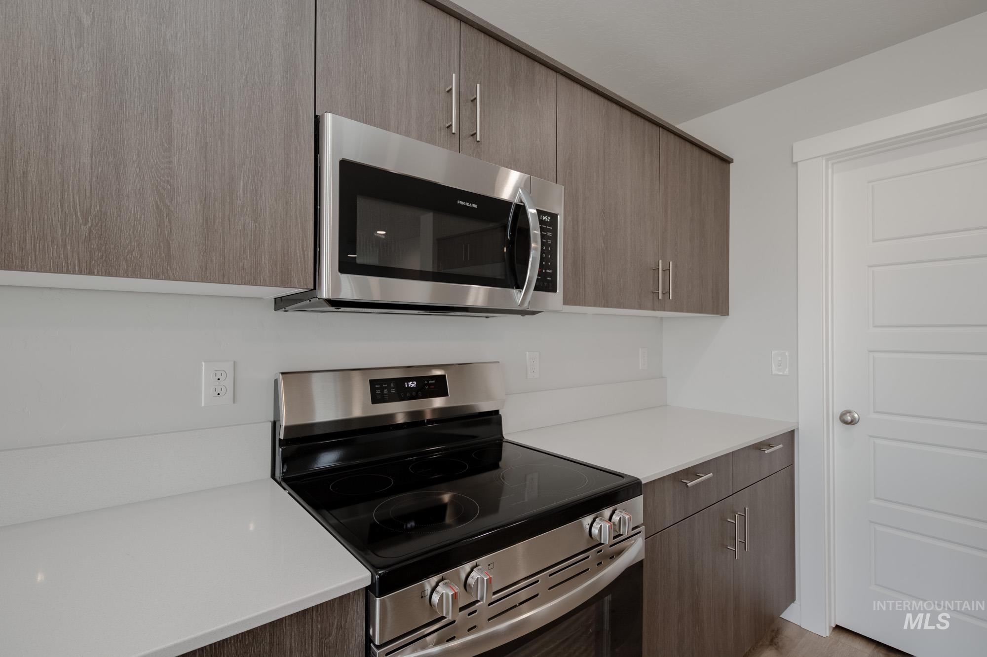 6751 W Redwood Creek Dr, Meridian, Idaho 83646, 3 Bedrooms, 2.5 Bathrooms, Residential For Sale, Price $454,990, 98976254