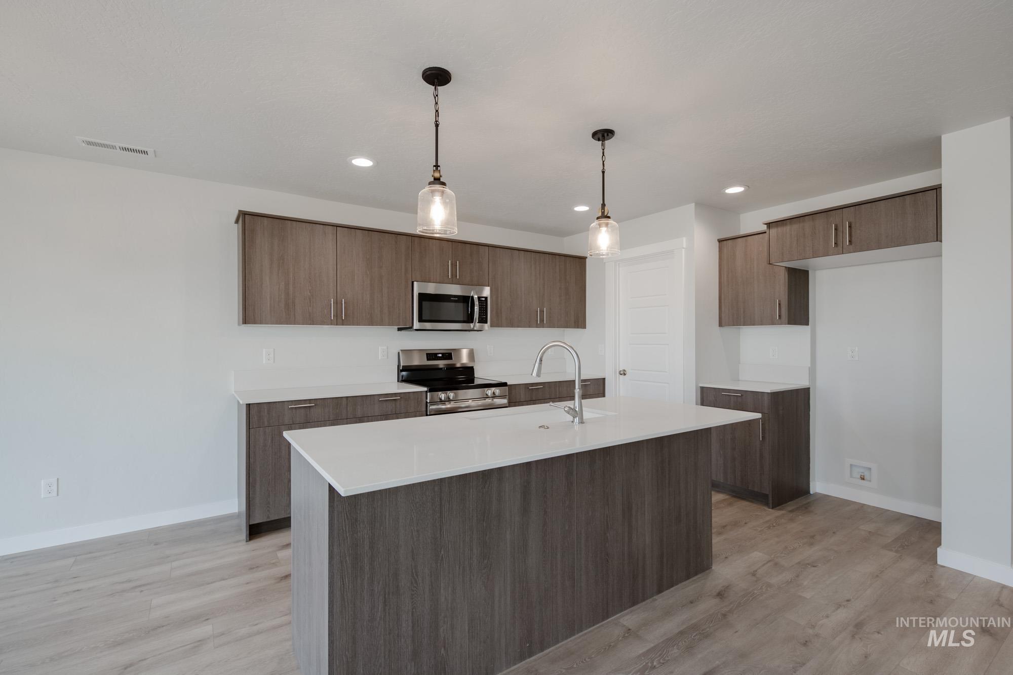 6751 W Redwood Creek Dr, Meridian, Idaho 83646, 3 Bedrooms, 2.5 Bathrooms, Residential For Sale, Price $454,990, 98976254